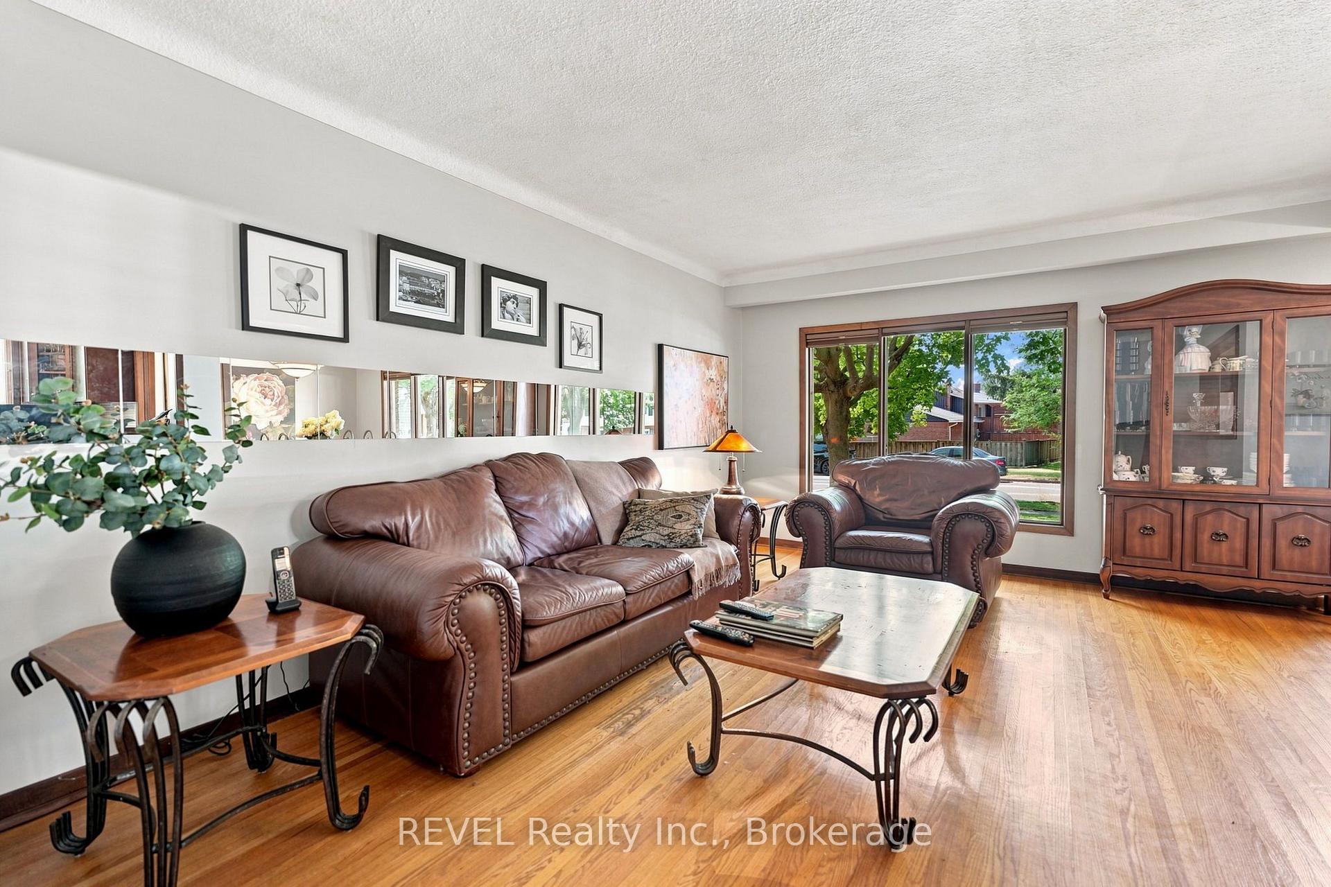 Photo 6 of 96 Wellbrook Boulevard, Welland, Prince Charles — HOMEH