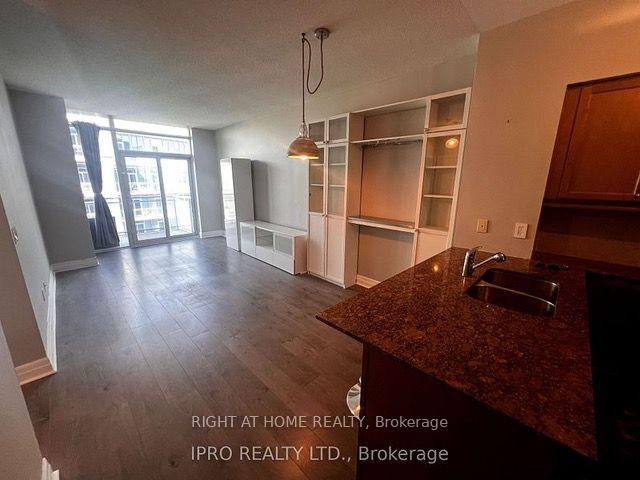 Photo 5 of 58 Marine Parade Drive, Etobicoke, Mimico — HOMEH