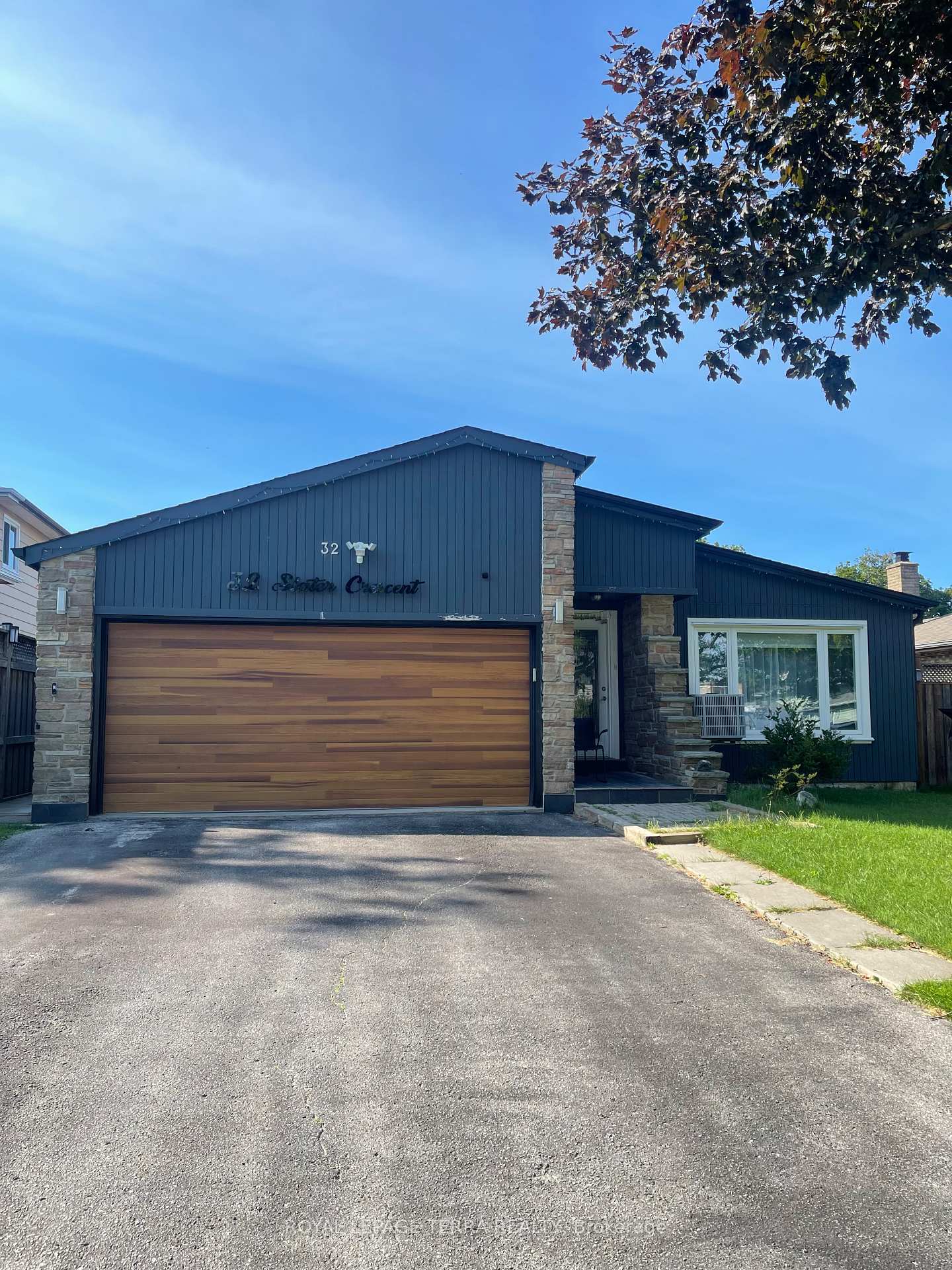 Photo 1 of 32 Slater Crescent, Ajax, South West — HOMEH