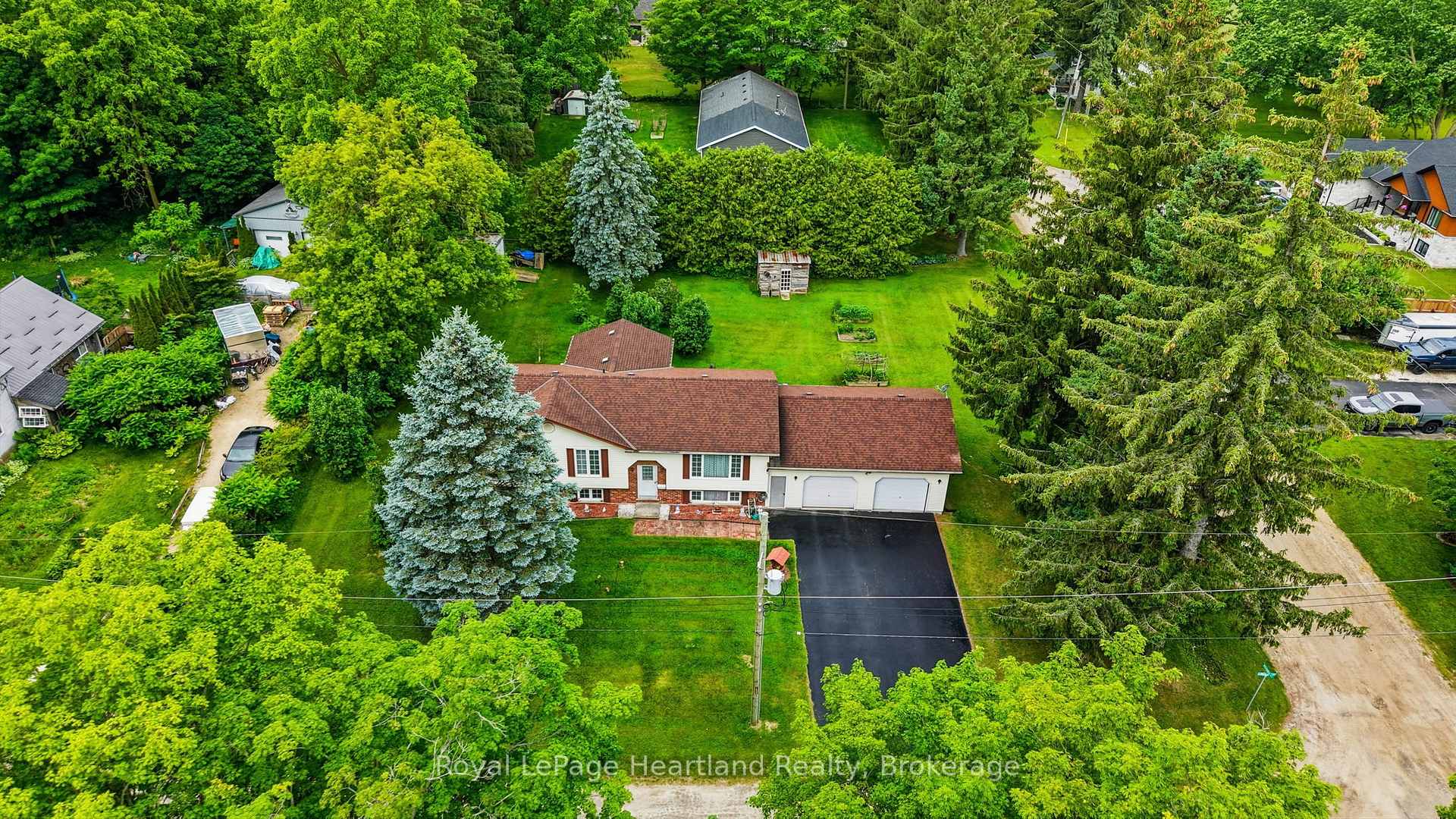 Photo 2 of 947 Caroline Street, West Grey — HOMEH