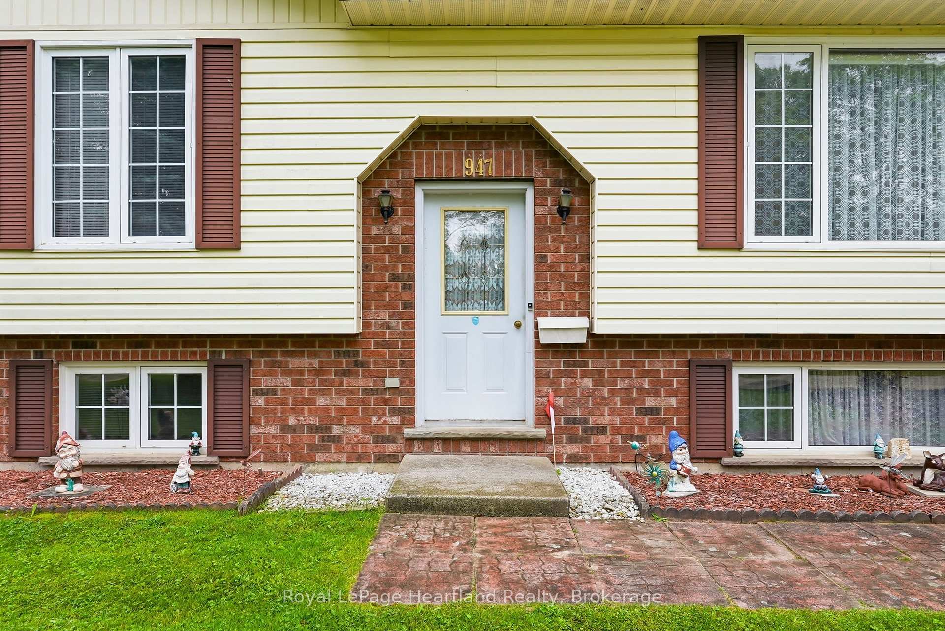 Photo 4 of 947 Caroline Street, West Grey — HOMEH