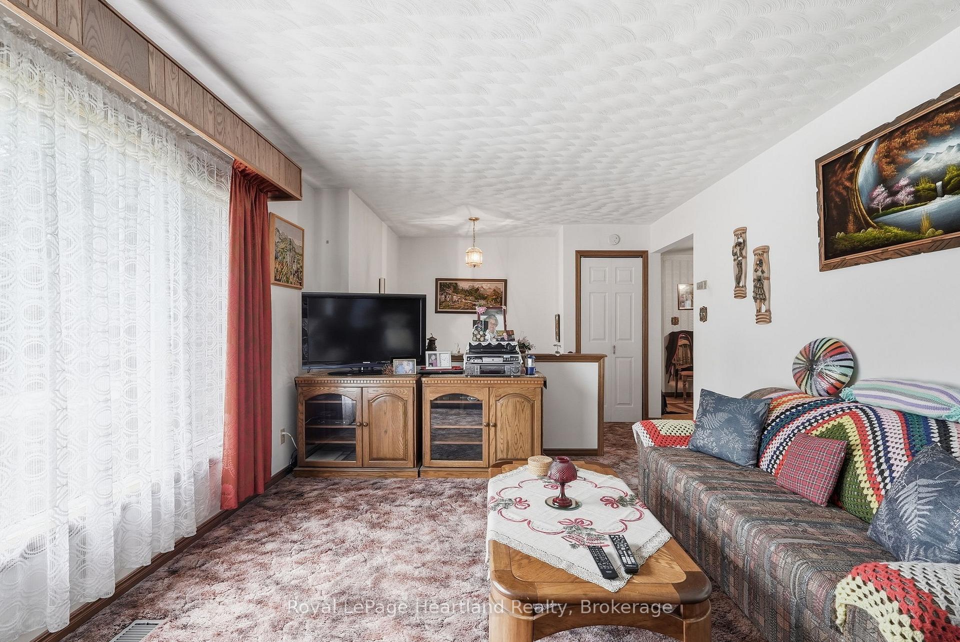 Photo 6 of 947 Caroline Street, West Grey — HOMEH