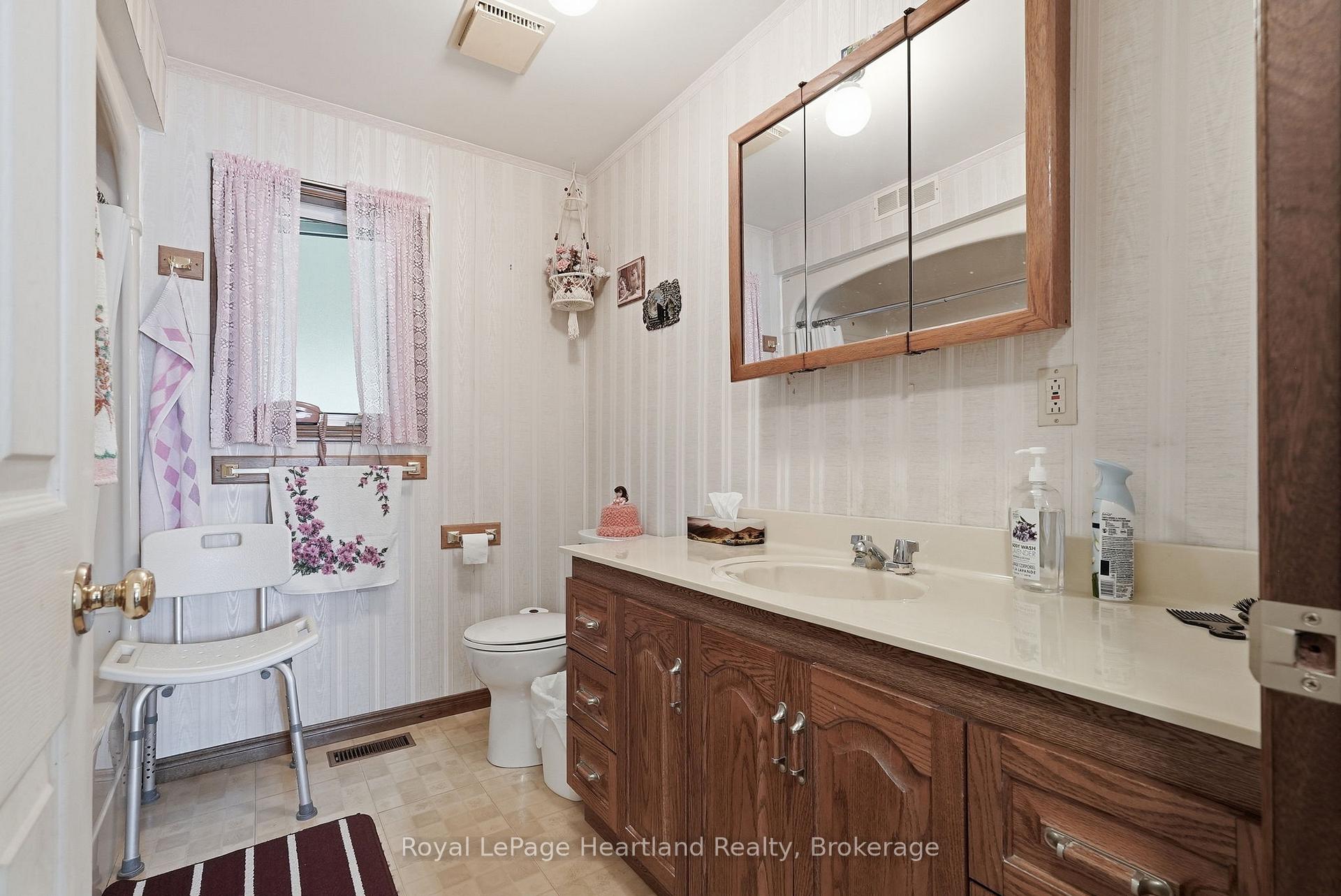 Photo 17 of 947 Caroline Street, West Grey — HOMEH