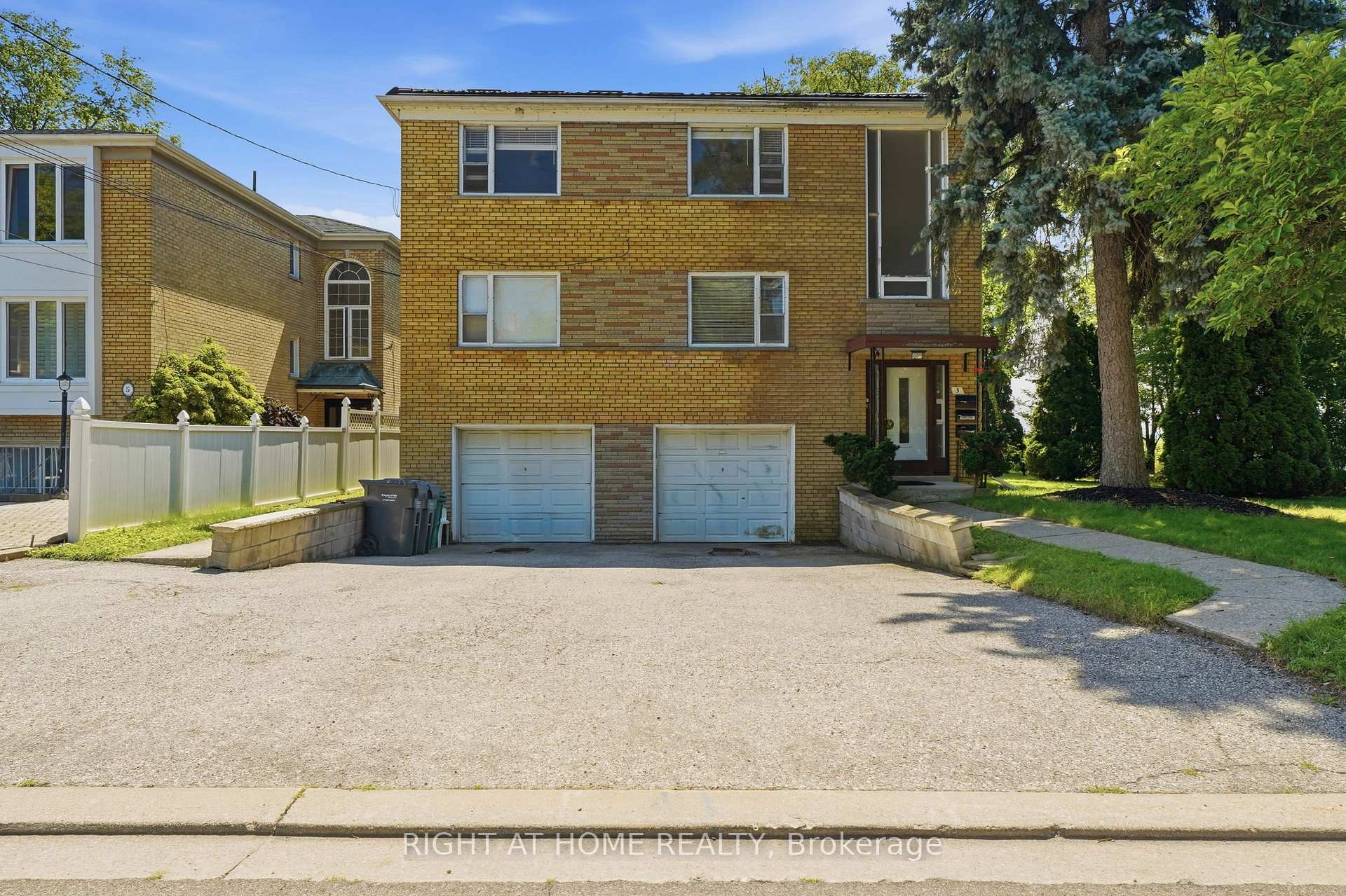 Photo 3 of 3 Carlis Place, Mississauga, Port Credit — HOMEH