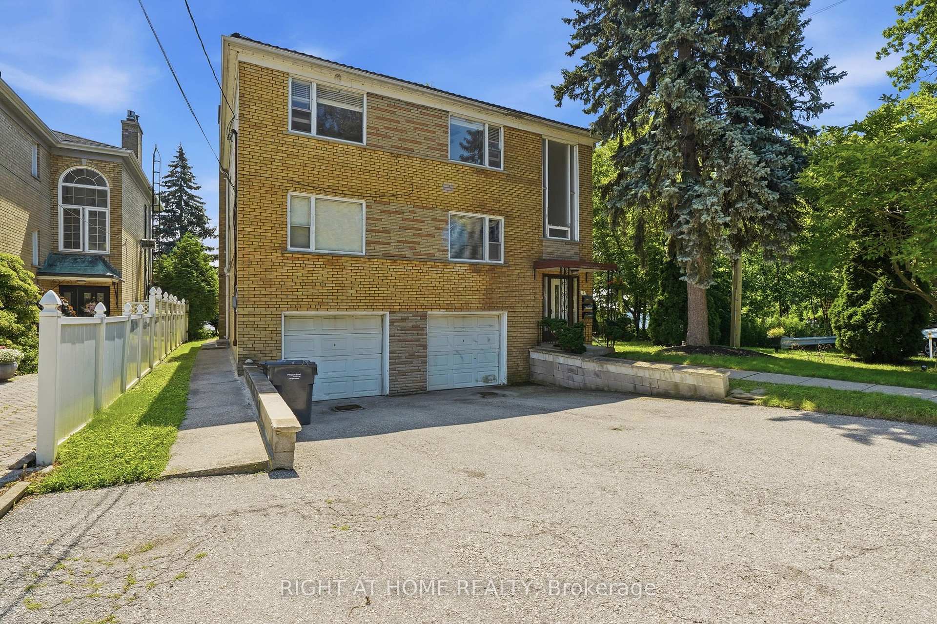 Photo 4 of 3 Carlis Place, Mississauga, Port Credit — HOMEH