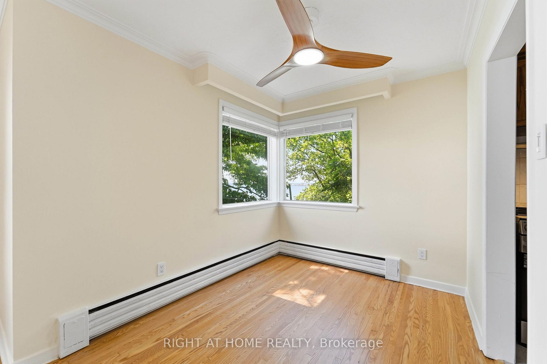Photo 9 of 3 Carlis Place, Mississauga, Port Credit — HOMEH