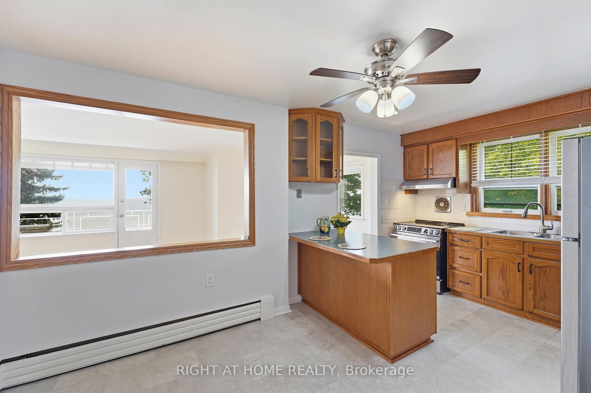 Photo 11 of 3 Carlis Place, Mississauga, Port Credit — HOMEH