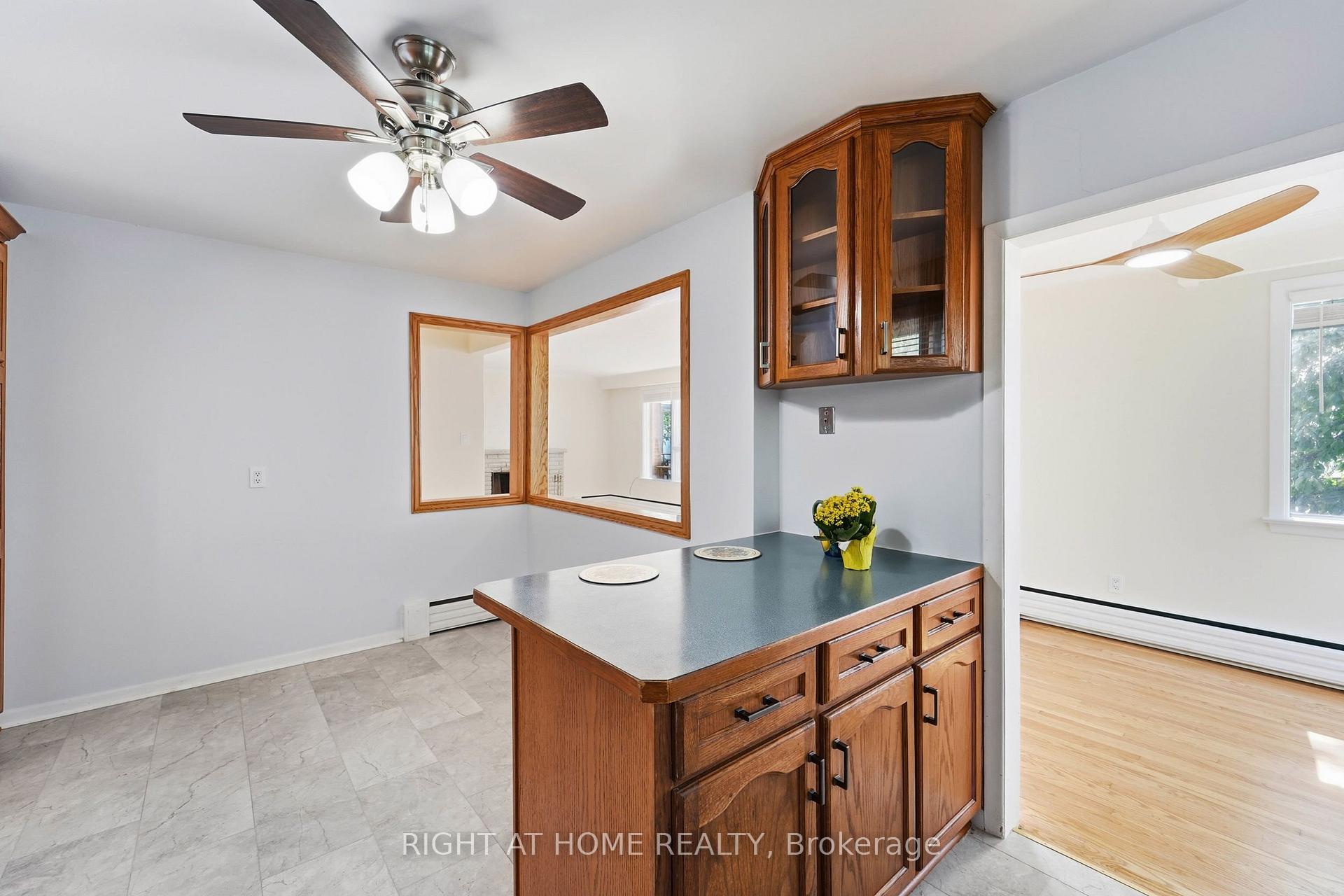 Photo 12 of 3 Carlis Place, Mississauga, Port Credit — HOMEH