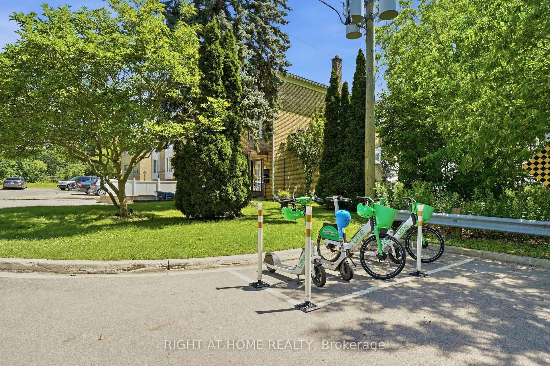 Photo 25 of 3 Carlis Place, Mississauga, Port Credit — HOMEH