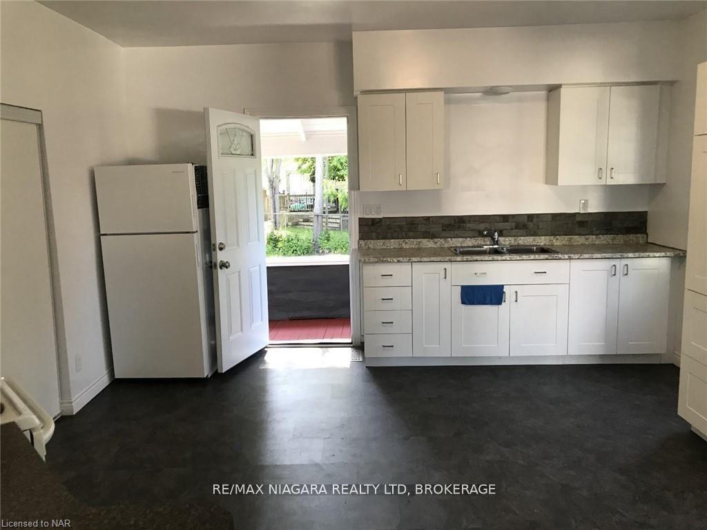Photo 3 of Unit main floor, 3 Greenlaw Place, St. Catharines, Downtown — HOMEH