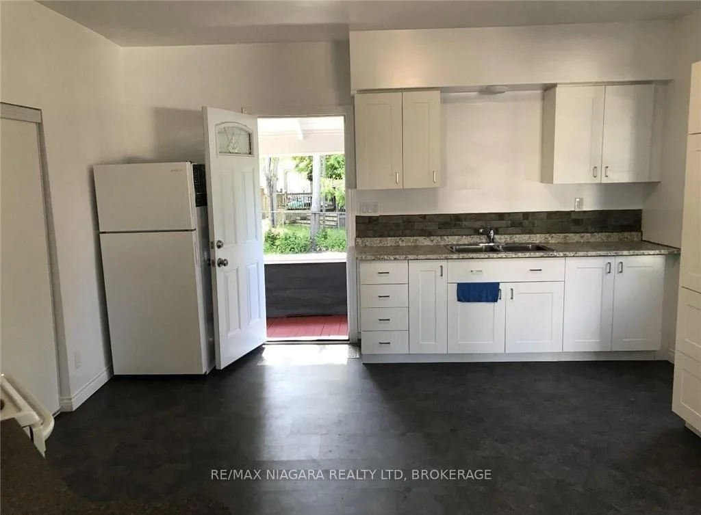 Photo 4 of Unit main floor, 3 Greenlaw Place, St. Catharines, Downtown — HOMEH