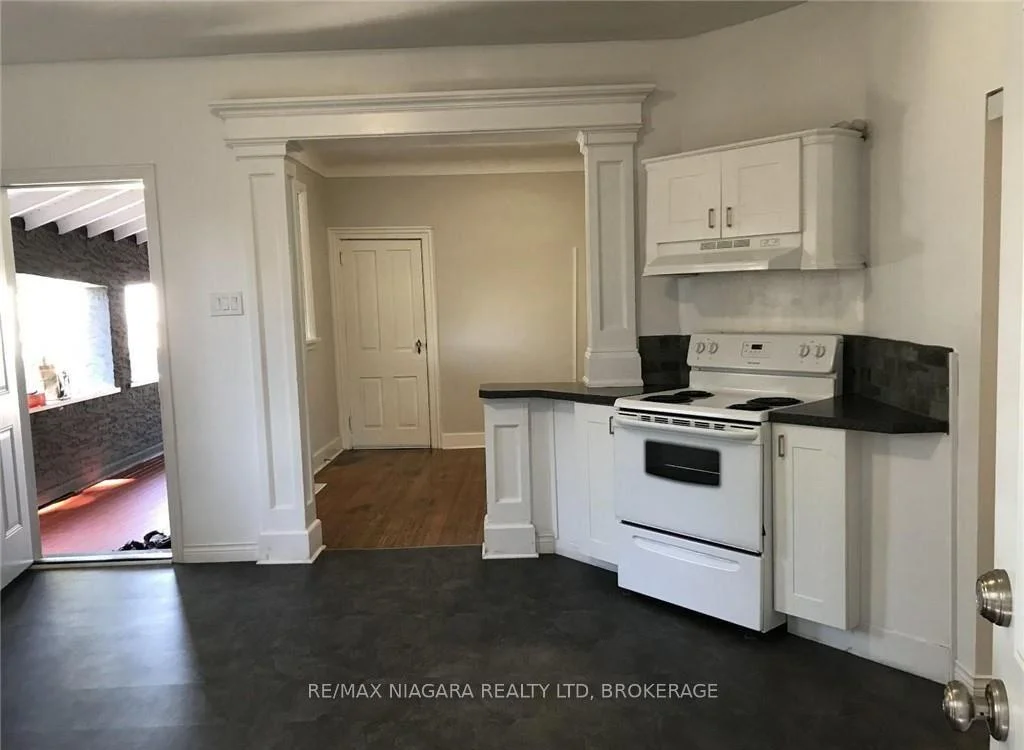 Photo 6 of Unit main floor, 3 Greenlaw Place, St. Catharines, Downtown — HOMEH