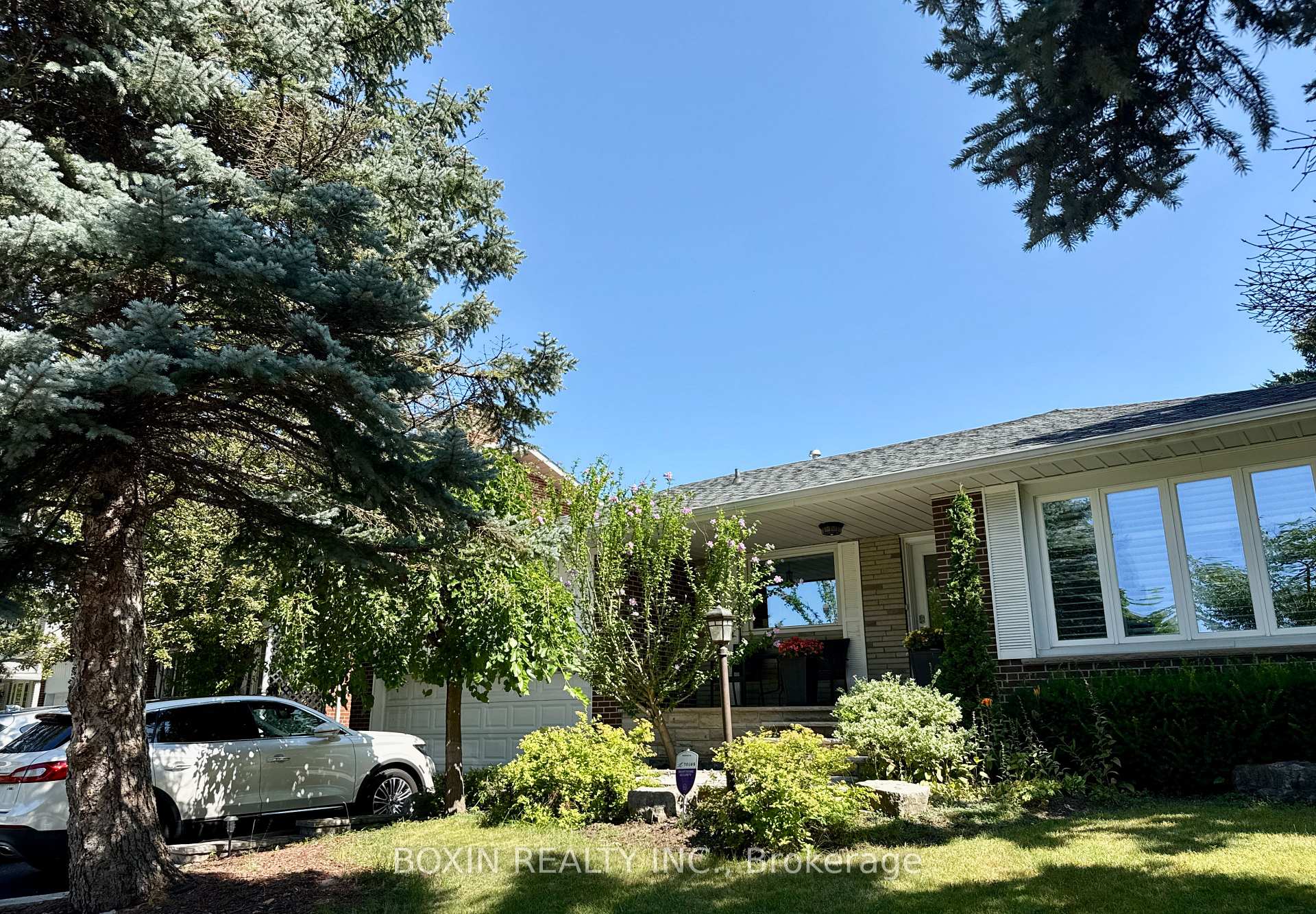 Photo 2 of 266 Markland Drive, Etobicoke, Markland Wood — HOMEH