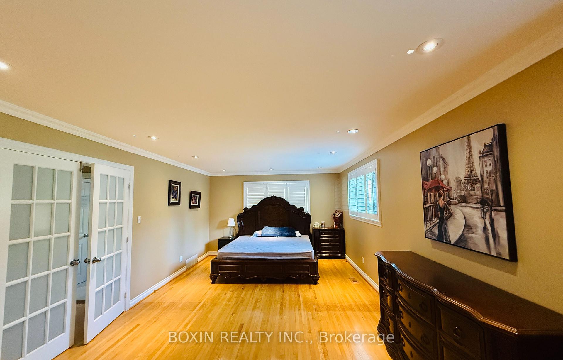 Photo 3 of 266 Markland Drive, Etobicoke, Markland Wood — HOMEH