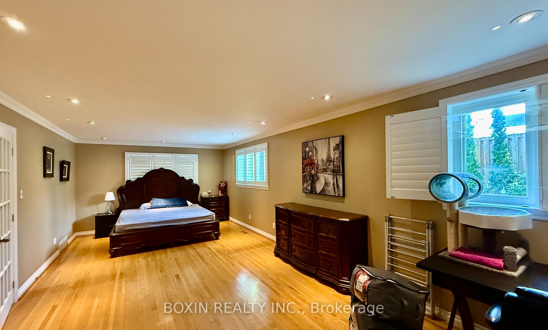 Photo 4 of 266 Markland Drive, Etobicoke, Markland Wood — HOMEH