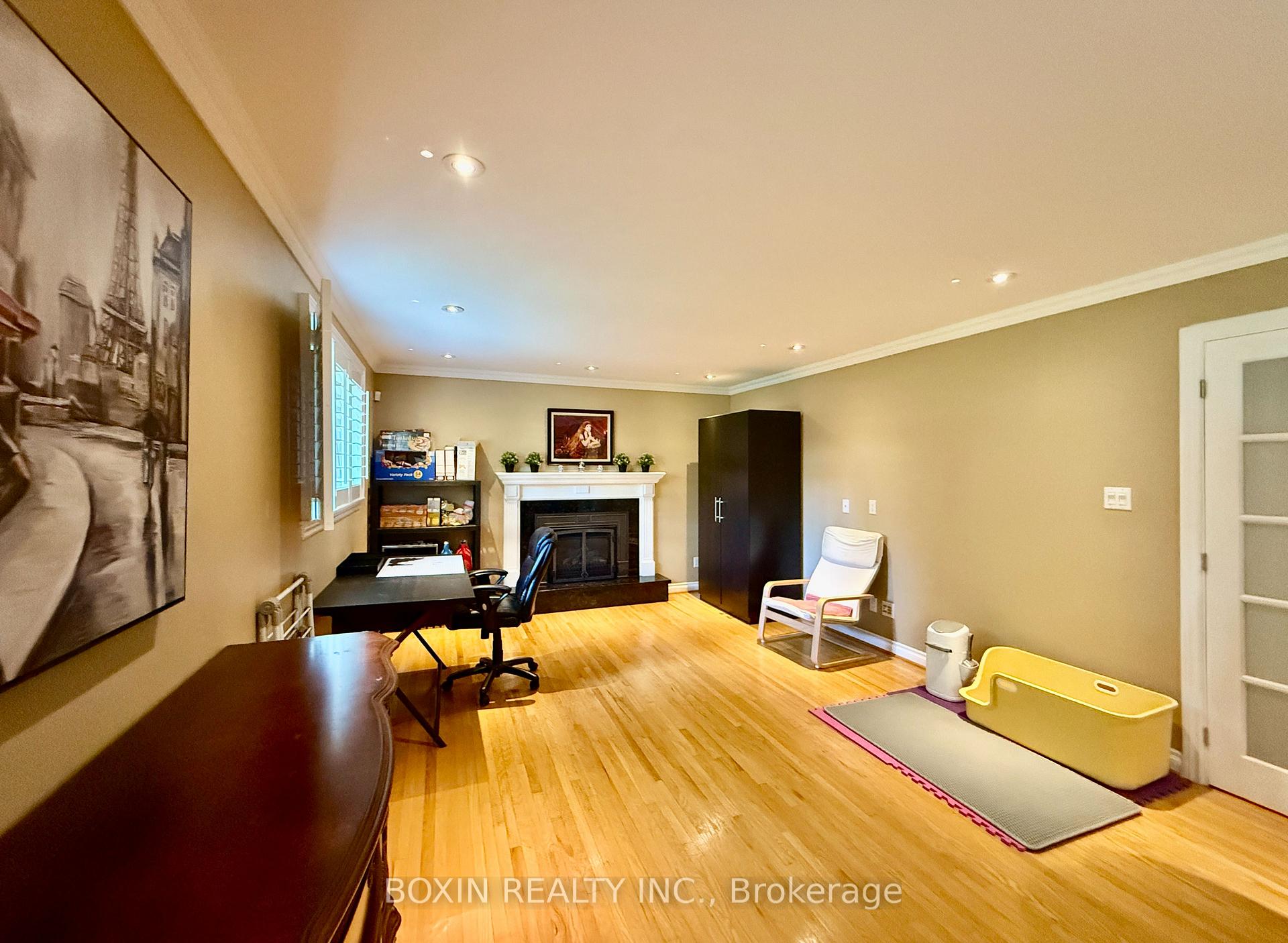 Photo 5 of 266 Markland Drive, Etobicoke, Markland Wood — HOMEH