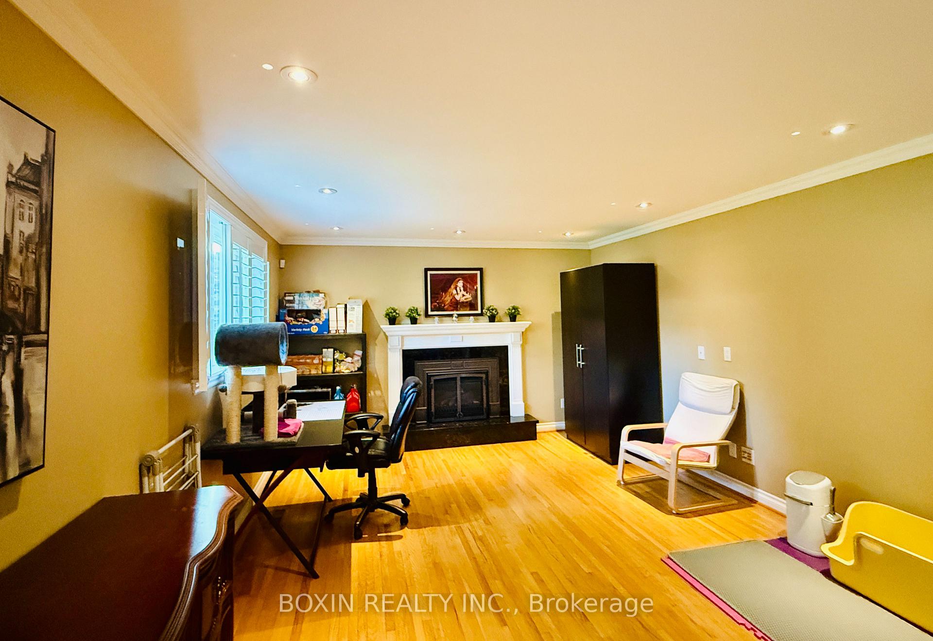 Photo 6 of 266 Markland Drive, Etobicoke, Markland Wood — HOMEH