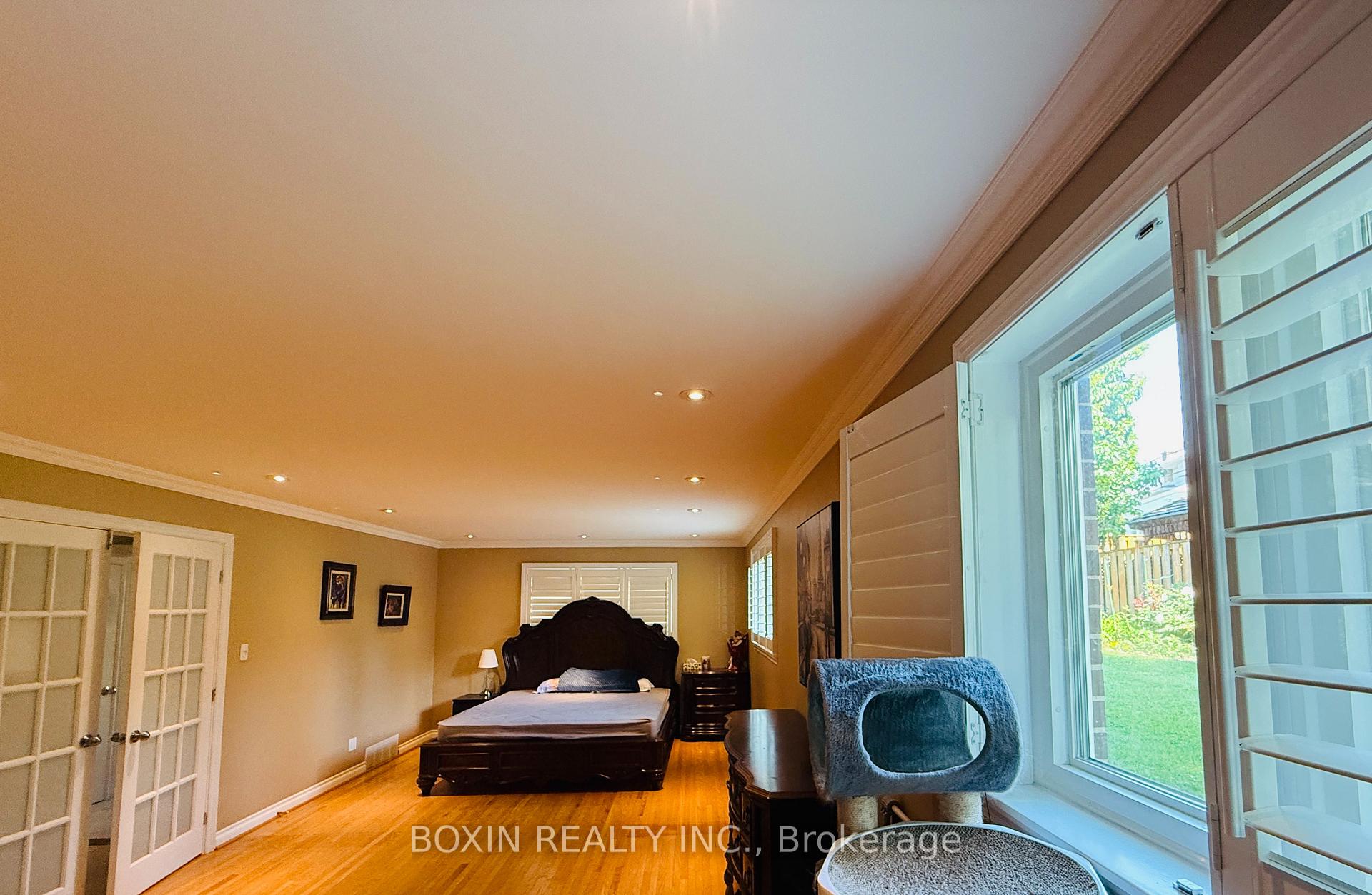 Photo 7 of 266 Markland Drive, Etobicoke, Markland Wood — HOMEH