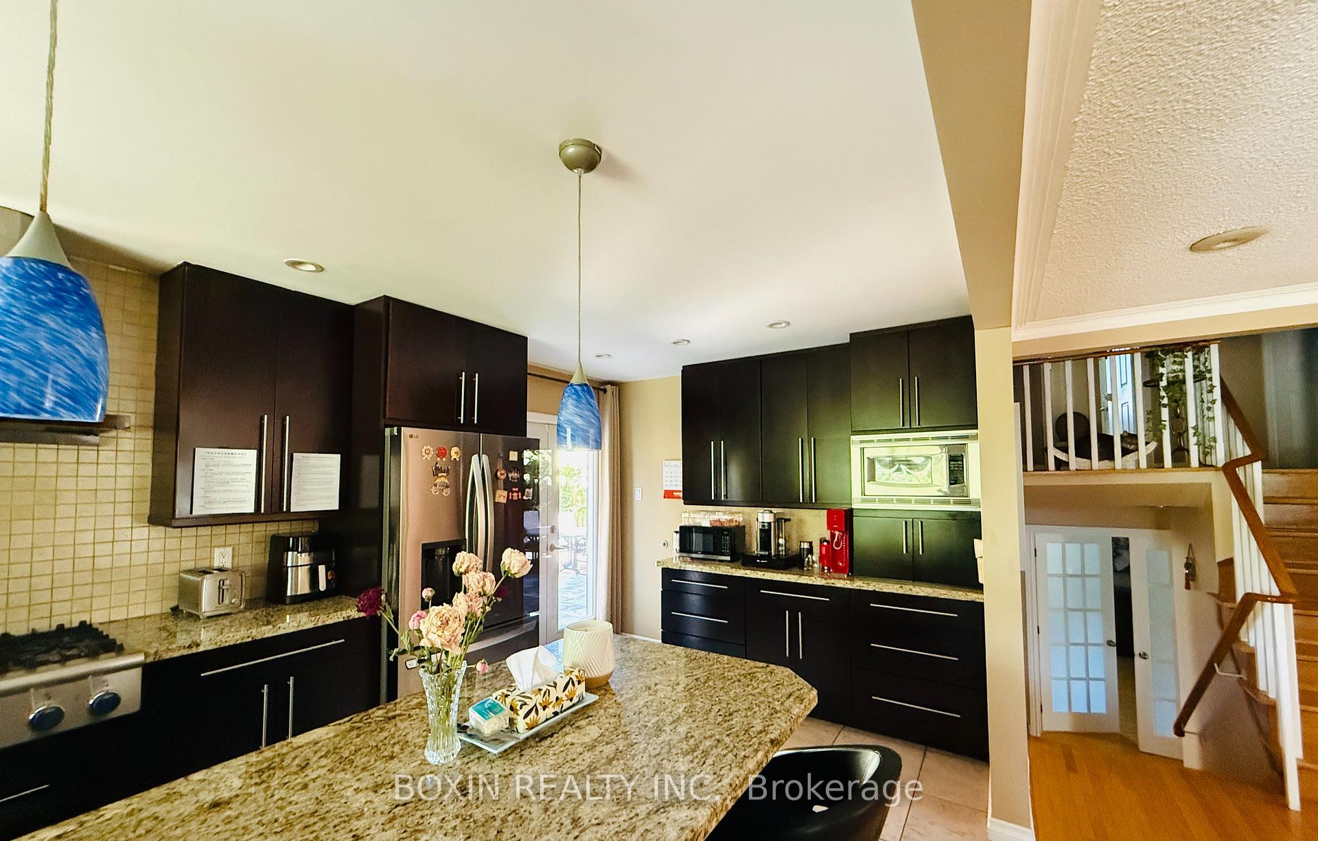Photo 8 of 266 Markland Drive, Etobicoke, Markland Wood — HOMEH