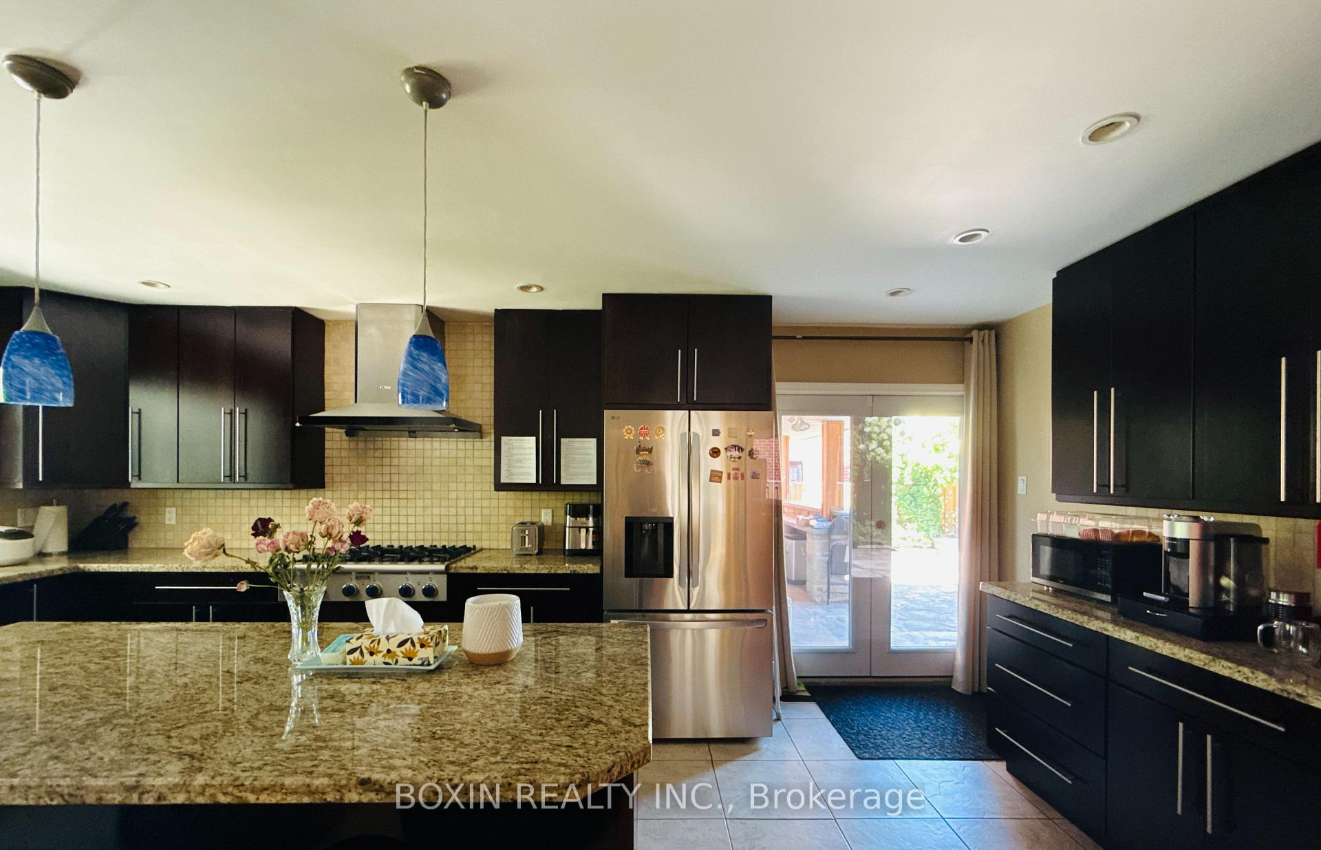 Photo 12 of 266 Markland Drive, Etobicoke, Markland Wood — HOMEH