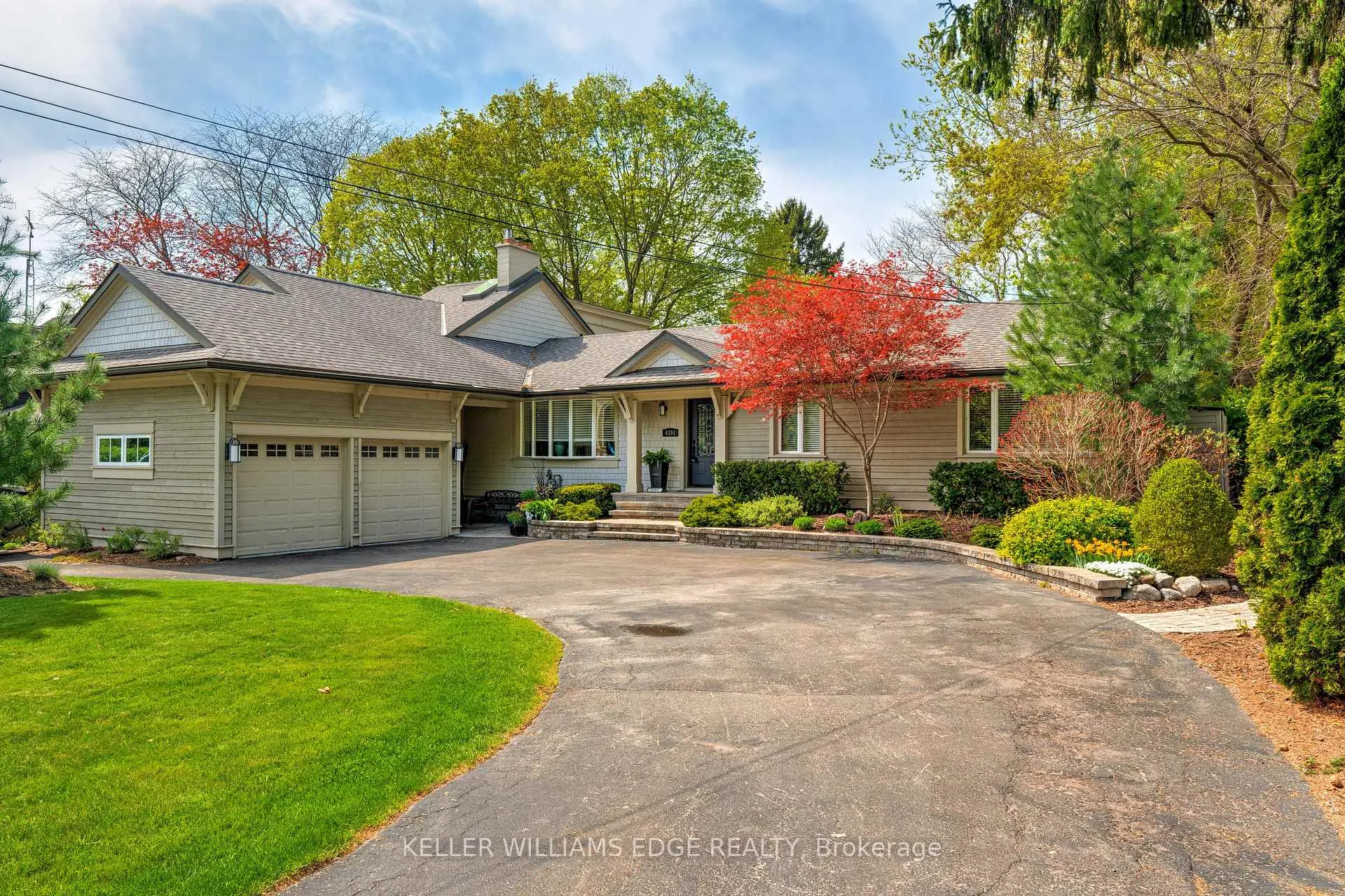 Front of 4391 Lakeshore Road
