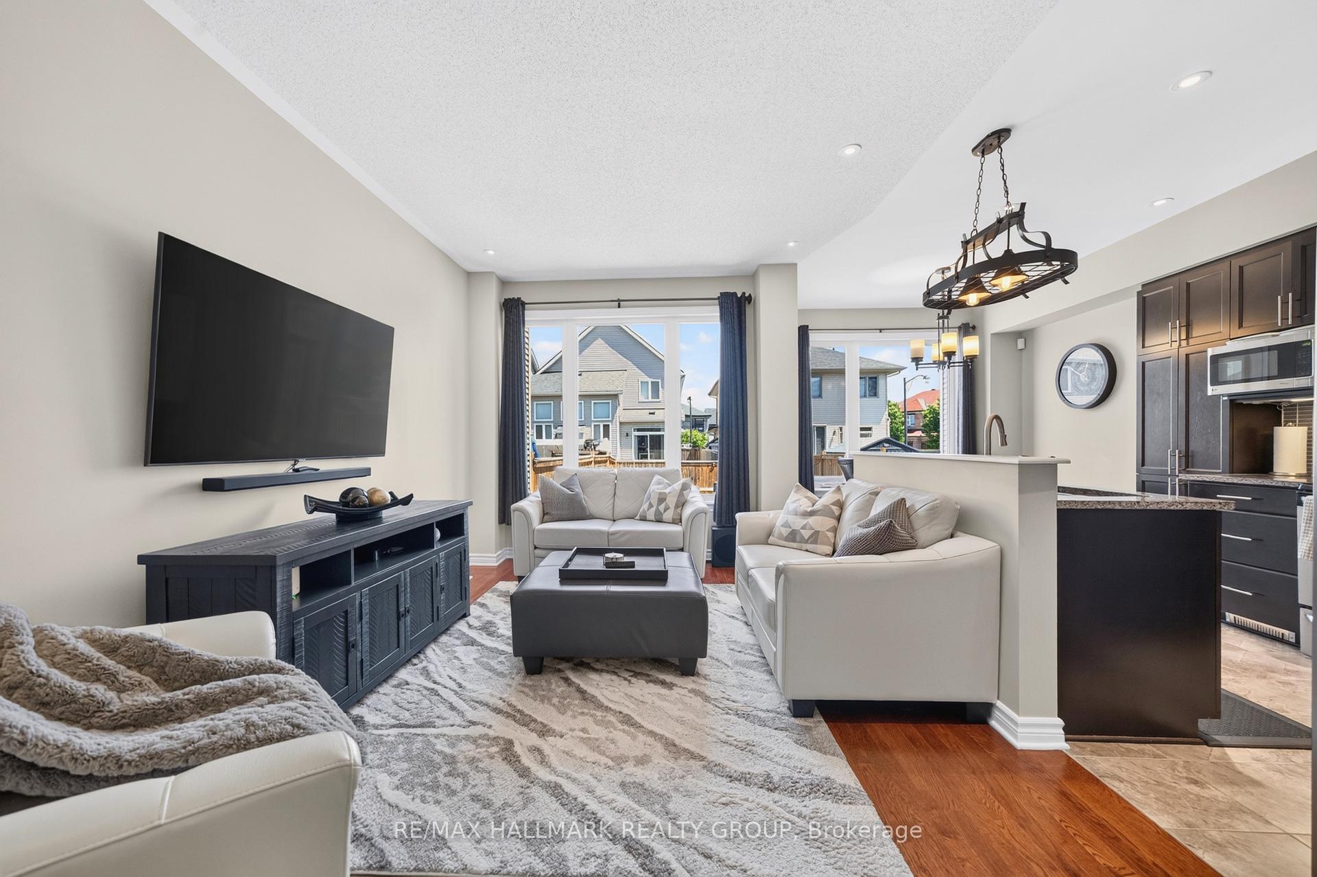 Photo 5 of 399 Livery Street, Ottawa, Kanata - Emerald Meadows/Trailwest — HOMEH