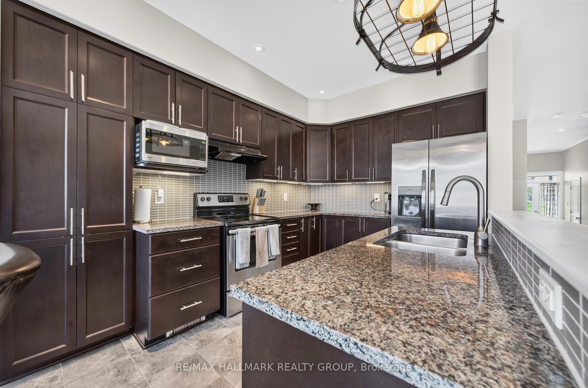 Photo 7 of 399 Livery Street, Ottawa, Kanata - Emerald Meadows/Trailwest — HOMEH