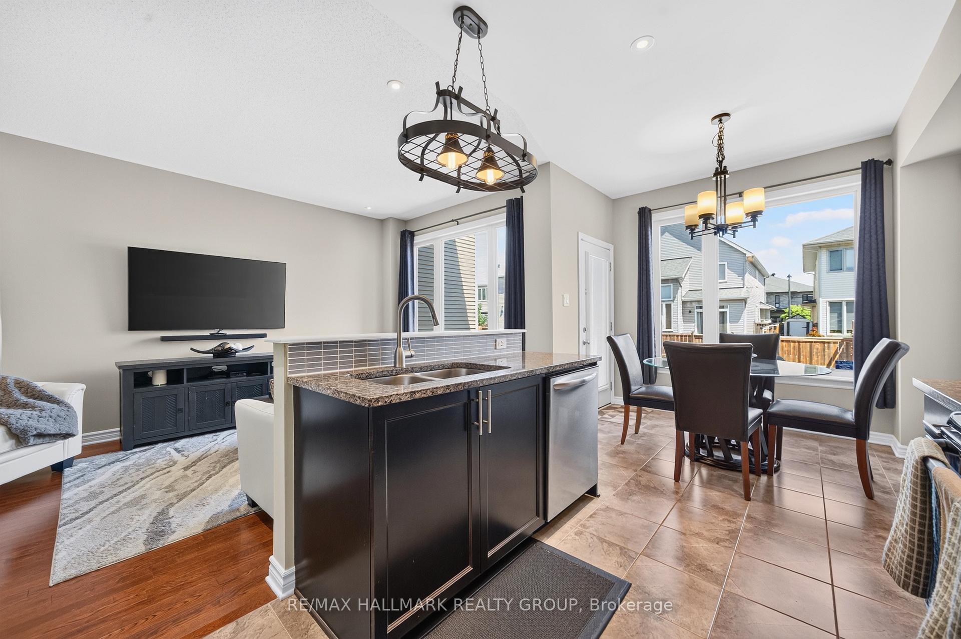 Photo 8 of 399 Livery Street, Ottawa, Kanata - Emerald Meadows/Trailwest — HOMEH
