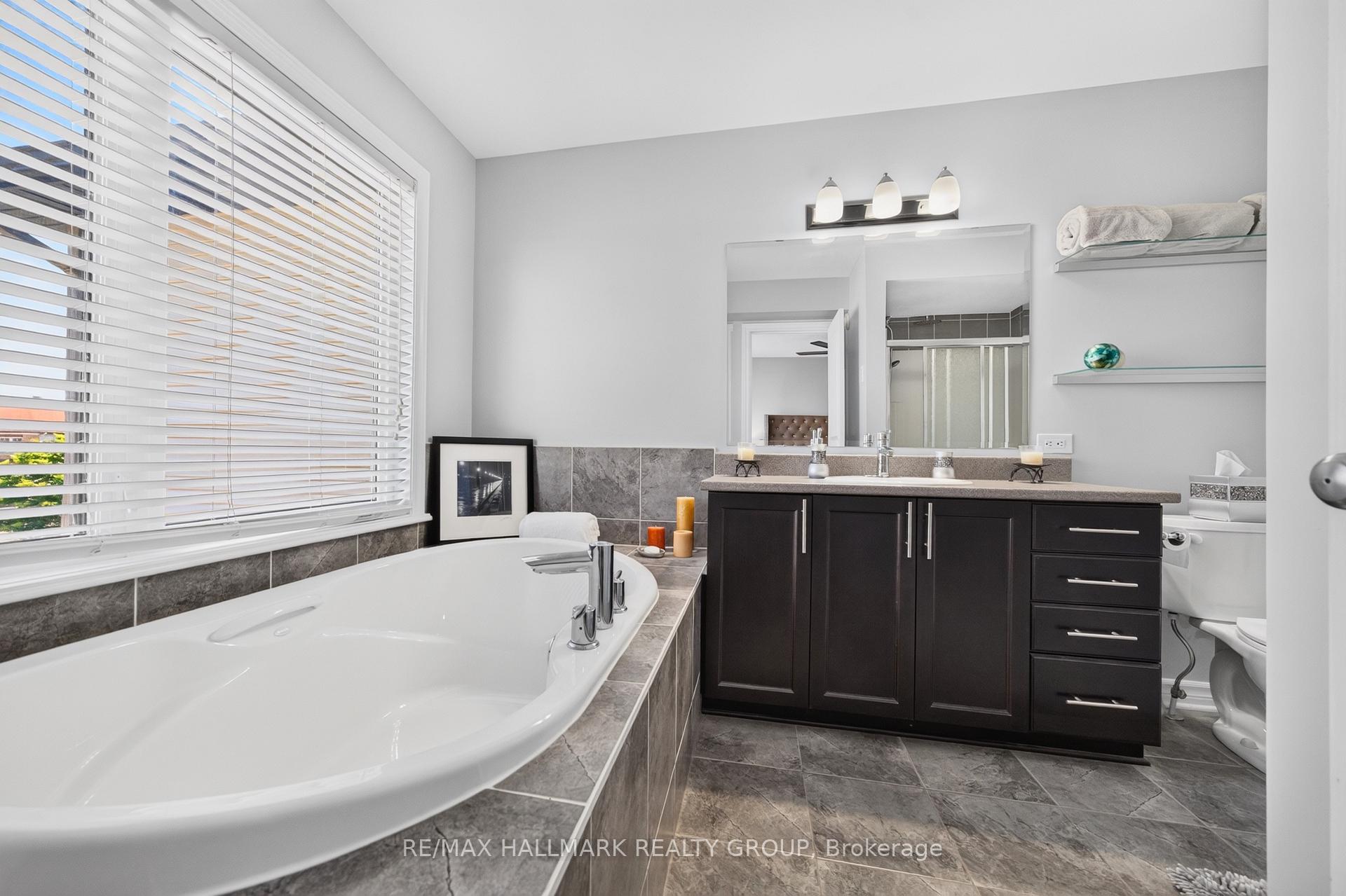 Photo 11 of 399 Livery Street, Ottawa, Kanata - Emerald Meadows/Trailwest — HOMEH