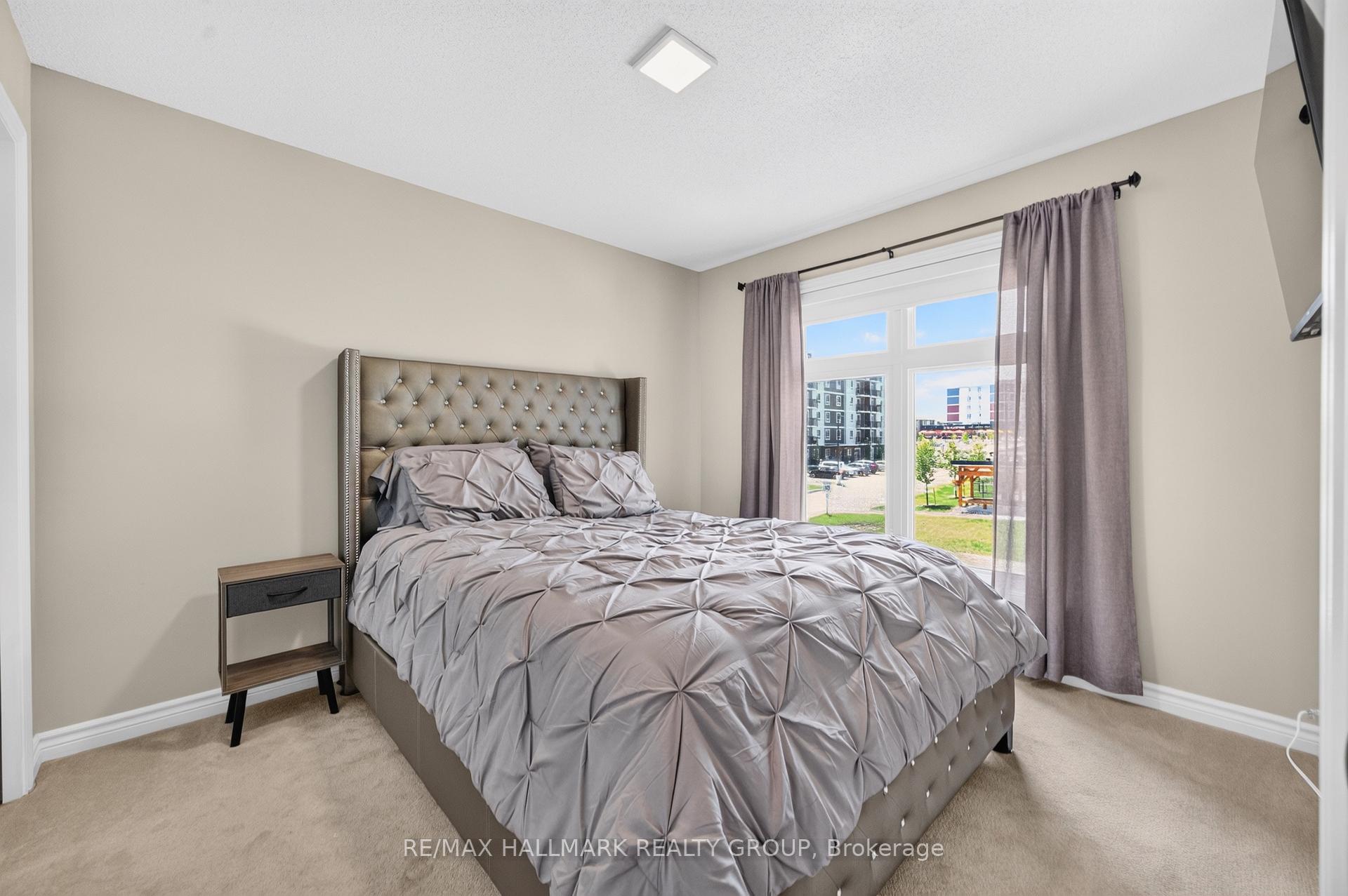 Photo 12 of 399 Livery Street, Ottawa, Kanata - Emerald Meadows/Trailwest — HOMEH