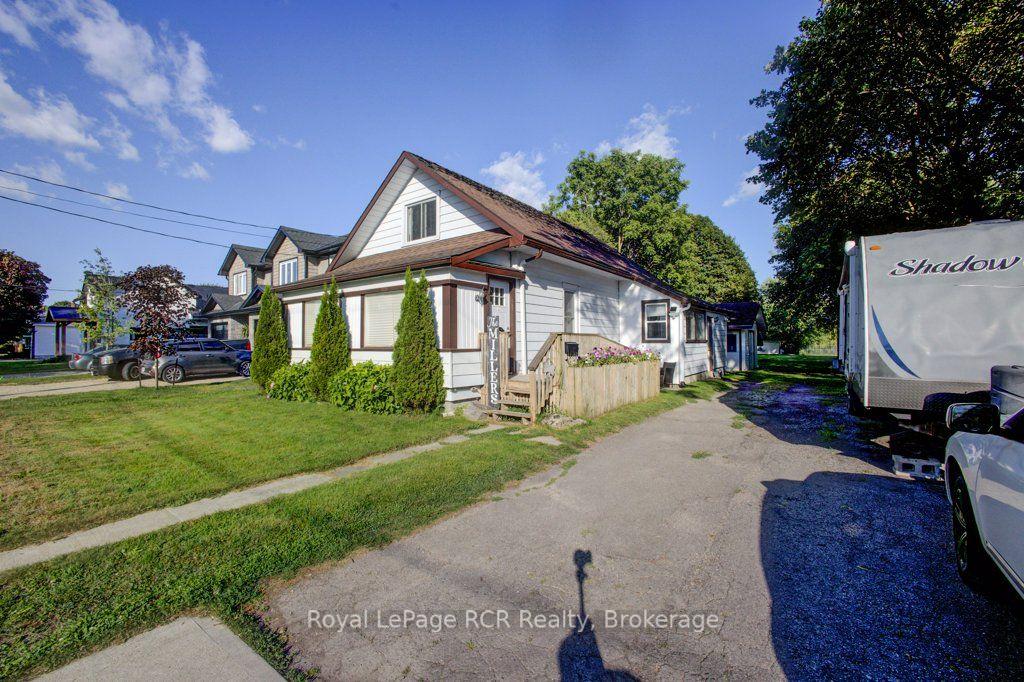 Photo 2 of 330 York Street, Minto — HOMEH
