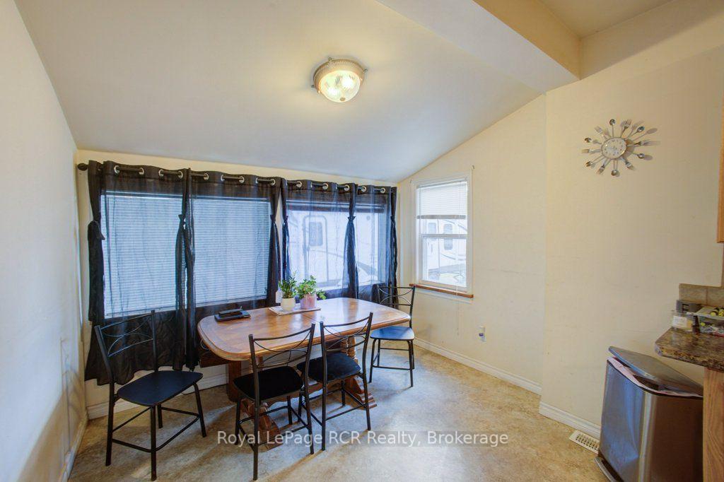Photo 10 of 330 York Street, Minto — HOMEH