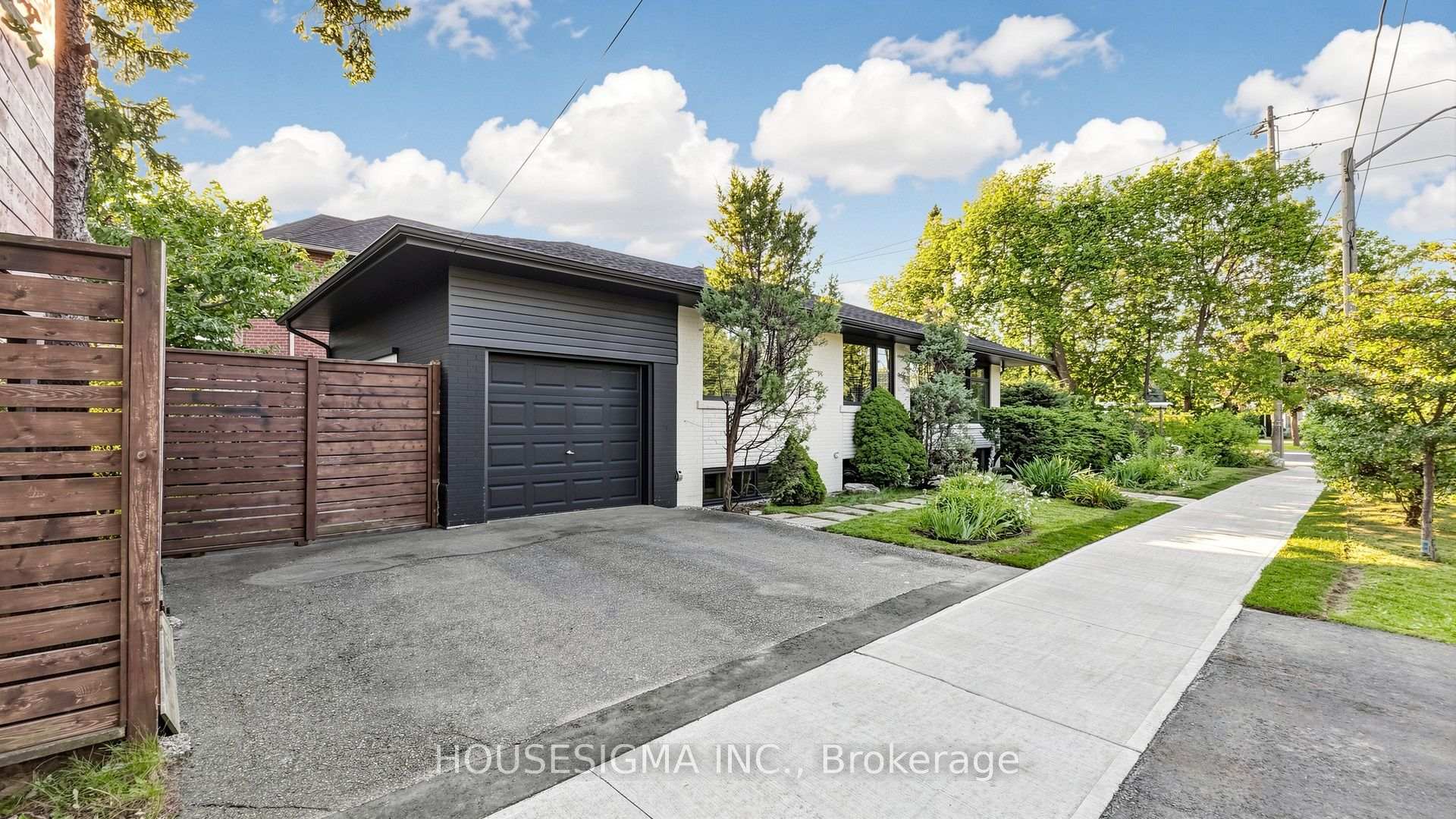 Photo 3 of 6 Koos Road, Etobicoke, Markland Wood — HOMEH