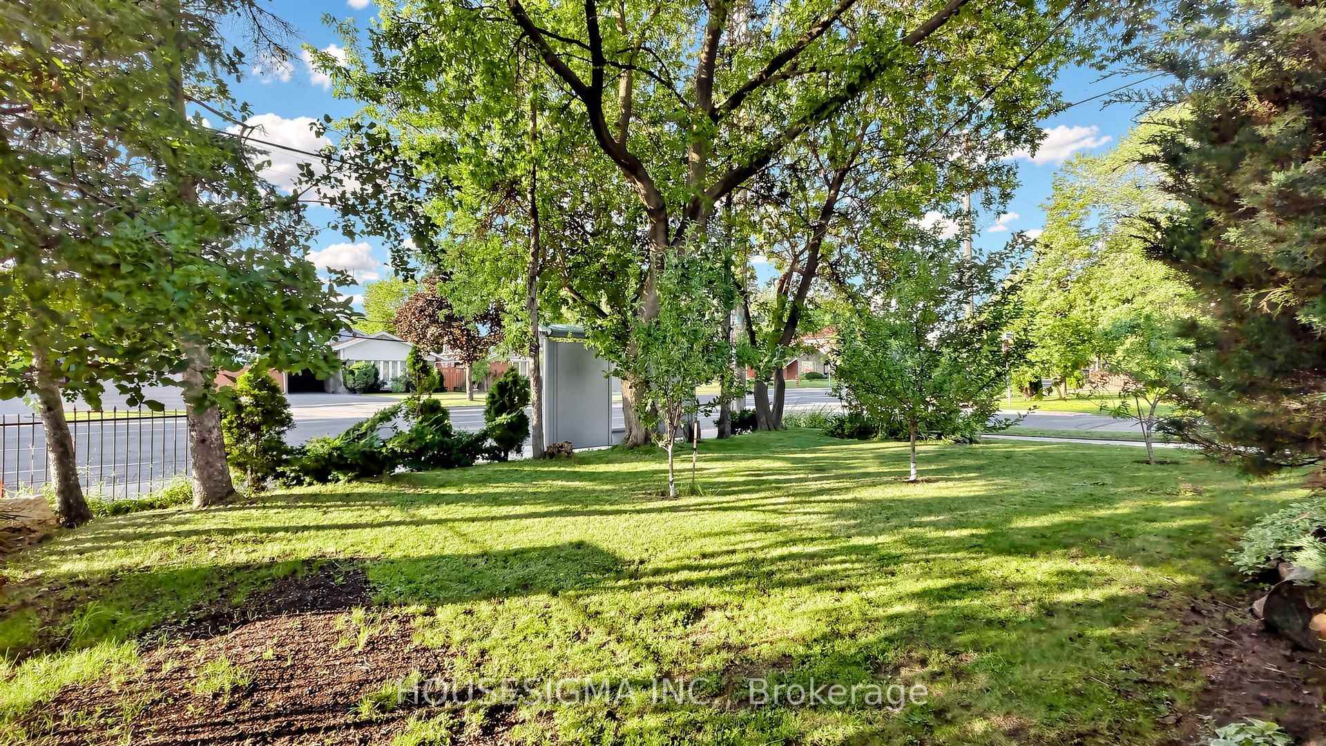 Photo 58 of 6 Koos Road, Etobicoke, Markland Wood — HOMEH