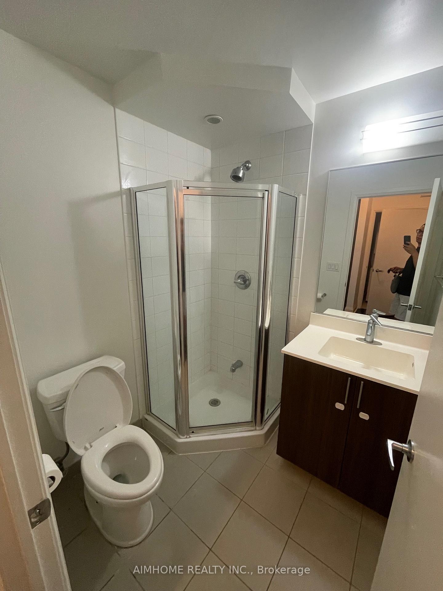 Photo 3 of Unit 804, 17 Kenaston Gardens, North York, Bayview Village — HOMEH