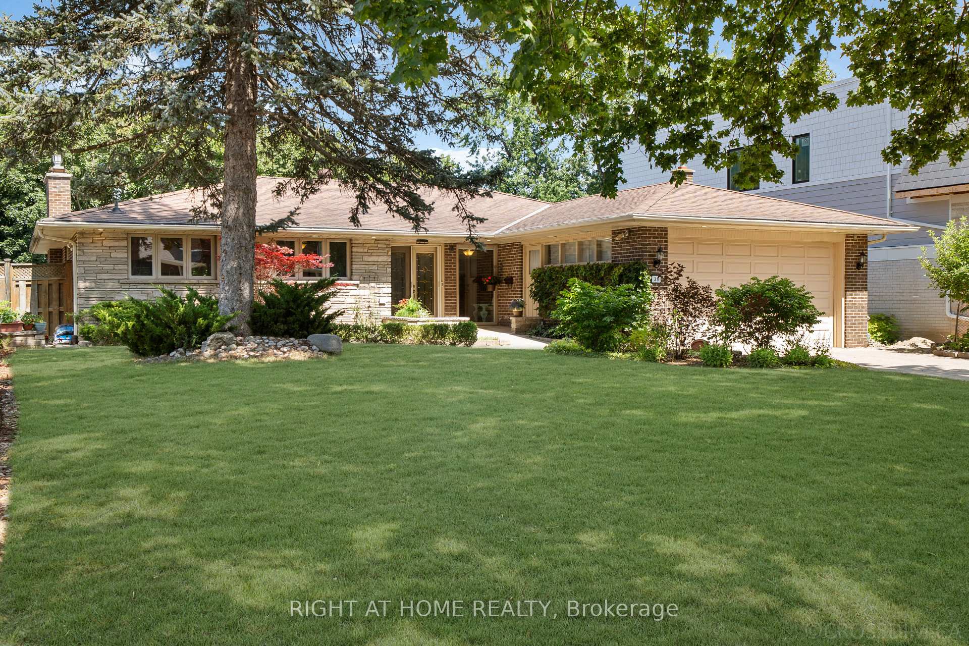 Photo 1 of 39 Grovetree Road, Etobicoke, Thistletown-Beaumonde Heights — HOMEH