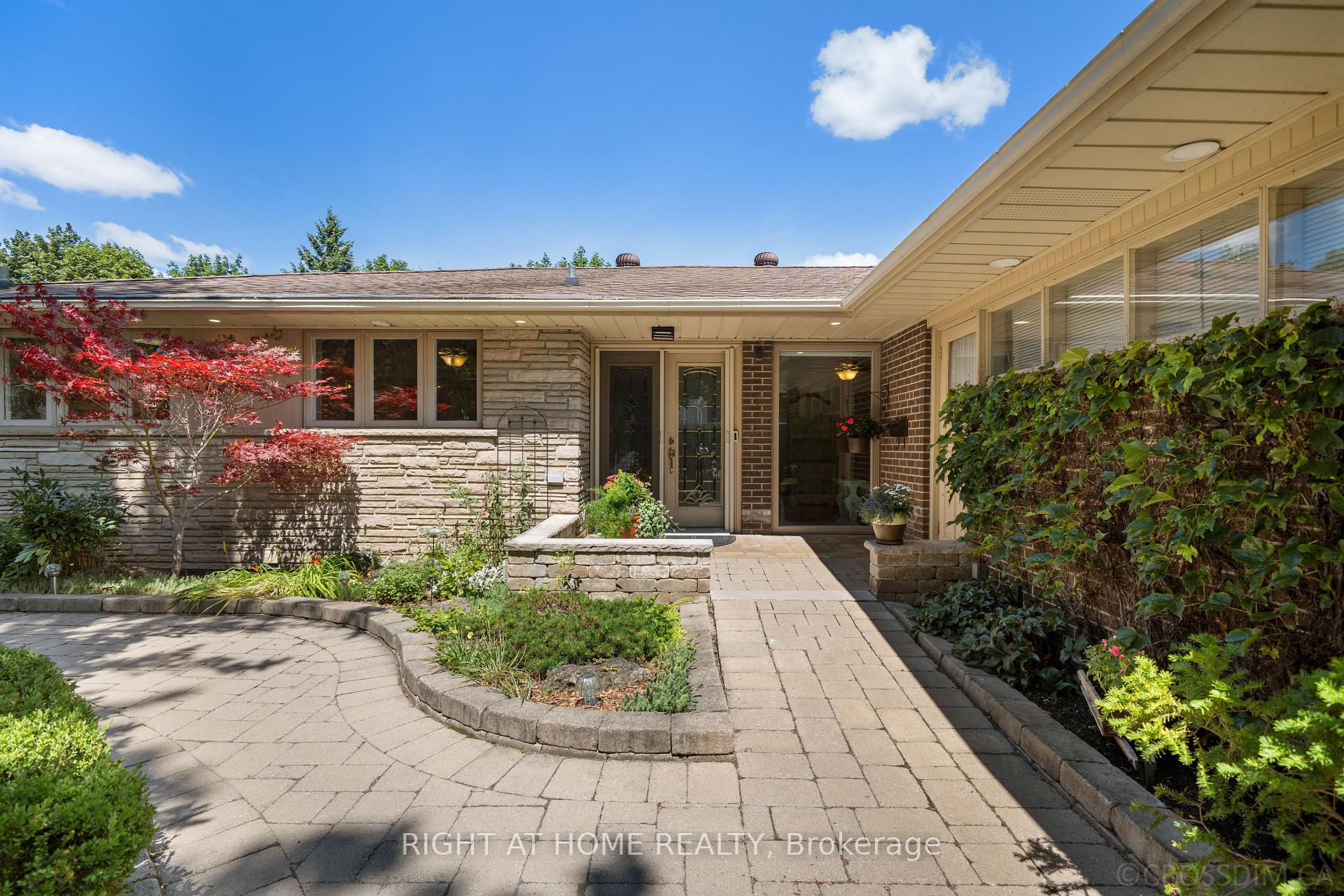 Photo 4 of 39 Grovetree Road, Etobicoke, Thistletown-Beaumonde Heights — HOMEH