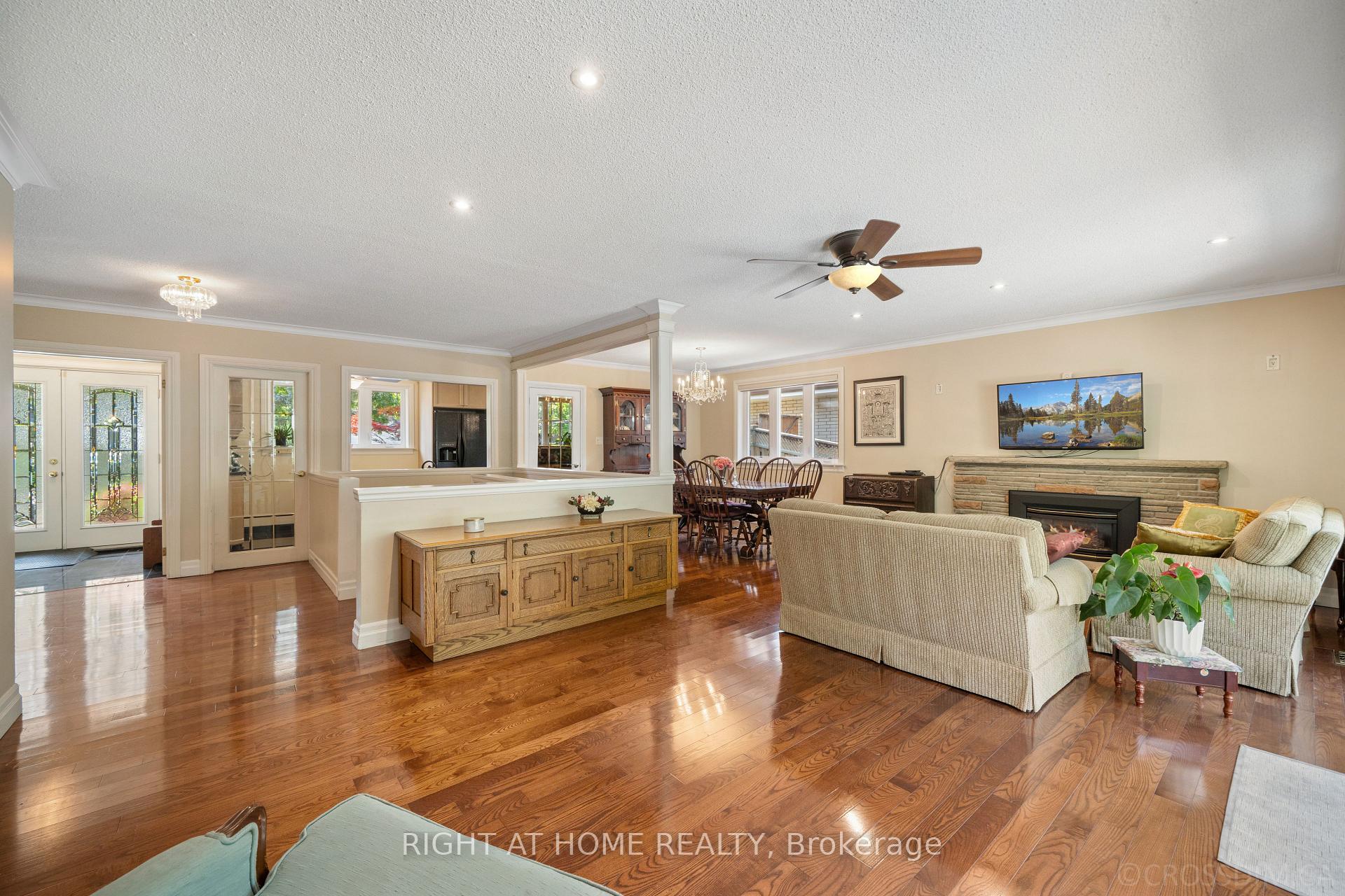 Photo 6 of 39 Grovetree Road, Etobicoke, Thistletown-Beaumonde Heights — HOMEH