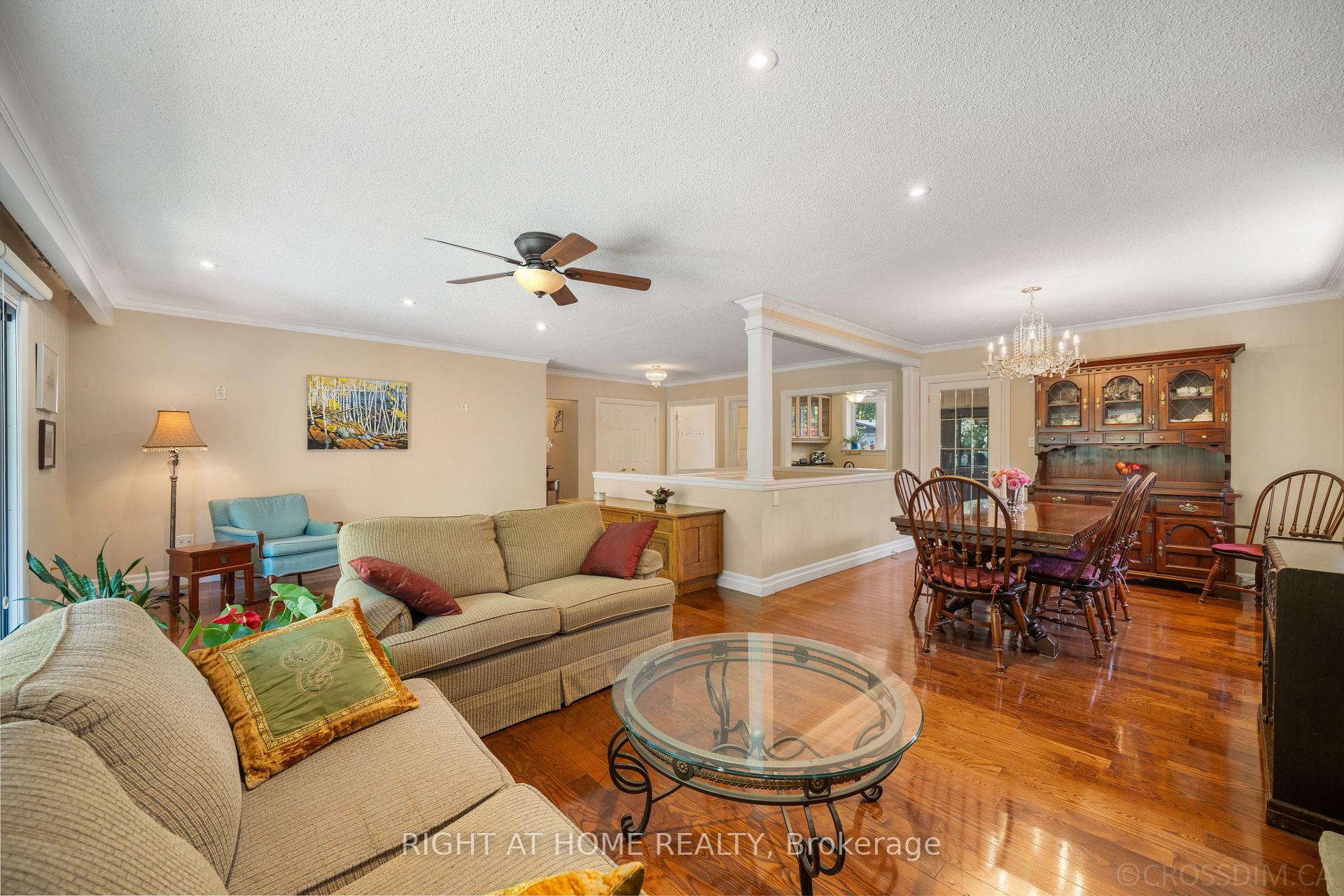 Photo 9 of 39 Grovetree Road, Etobicoke, Thistletown-Beaumonde Heights — HOMEH