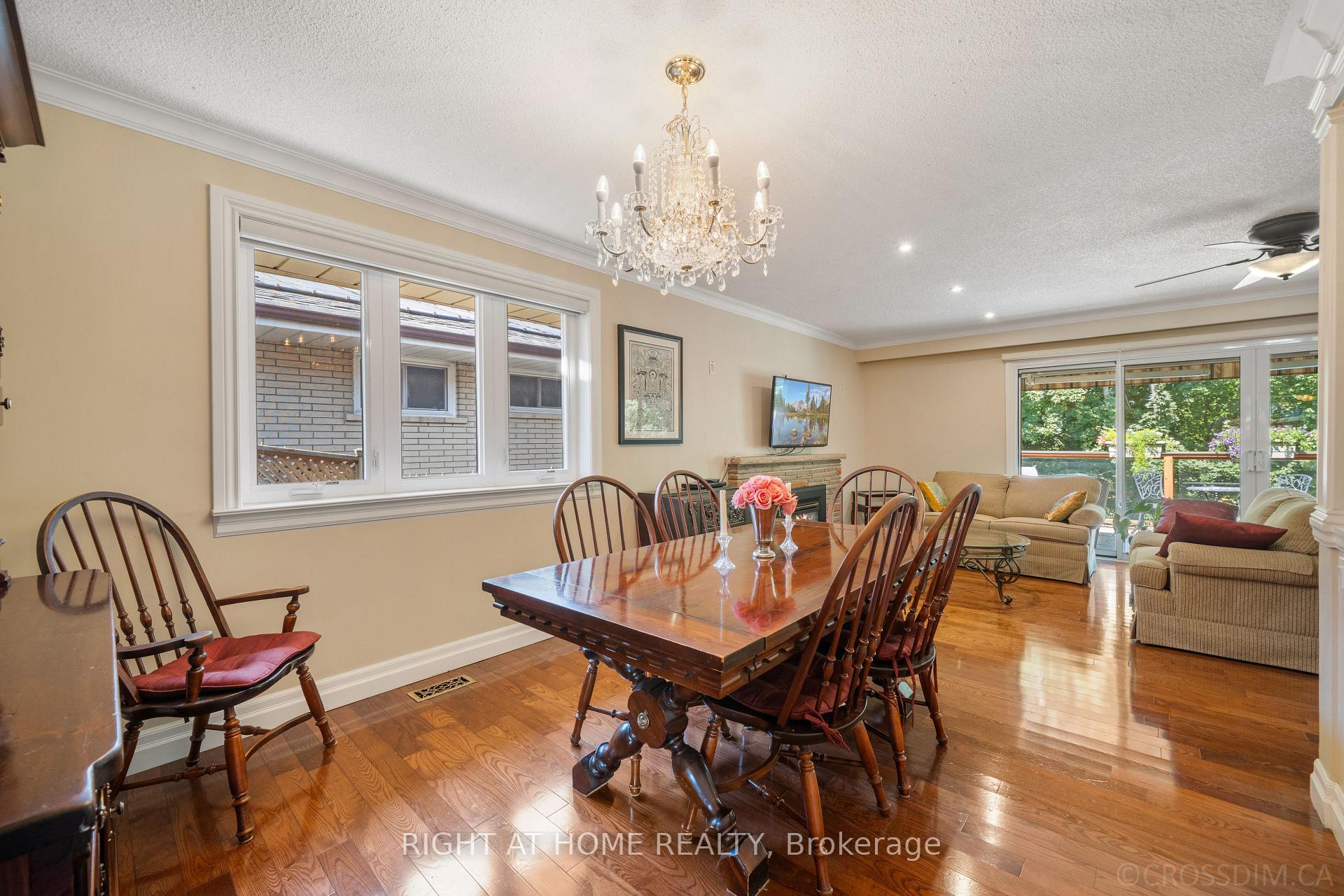 Photo 11 of 39 Grovetree Road, Etobicoke, Thistletown-Beaumonde Heights — HOMEH