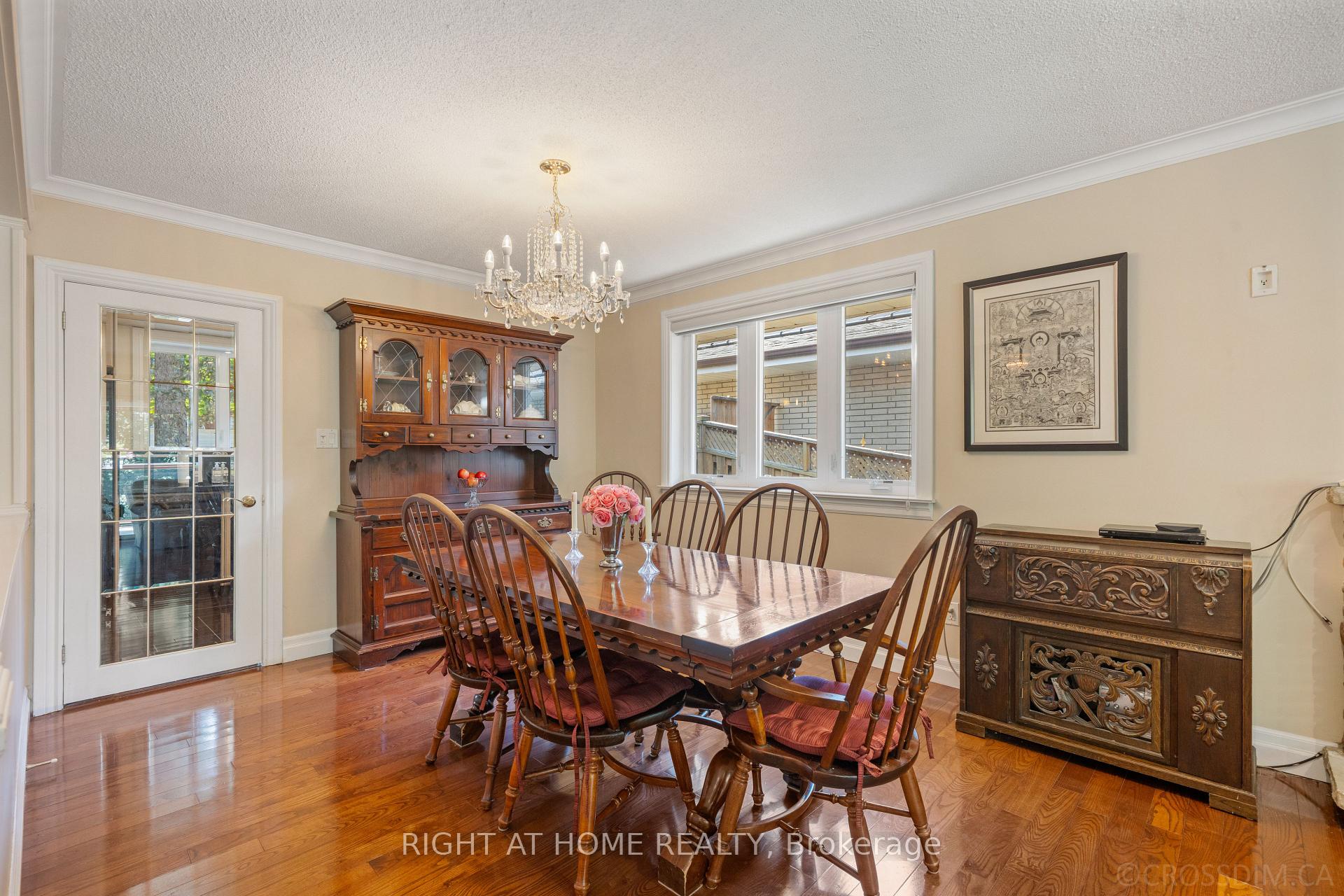 Photo 12 of 39 Grovetree Road, Etobicoke, Thistletown-Beaumonde Heights — HOMEH