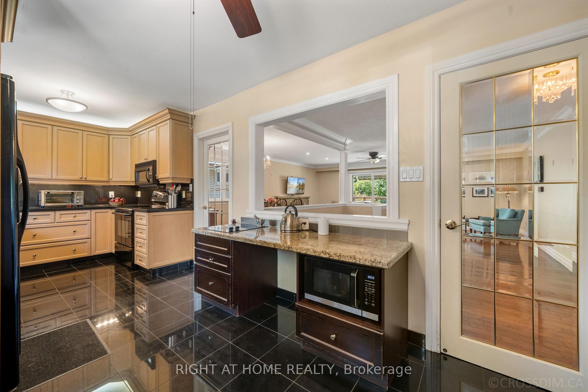 Photo 13 of 39 Grovetree Road, Etobicoke, Thistletown-Beaumonde Heights — HOMEH