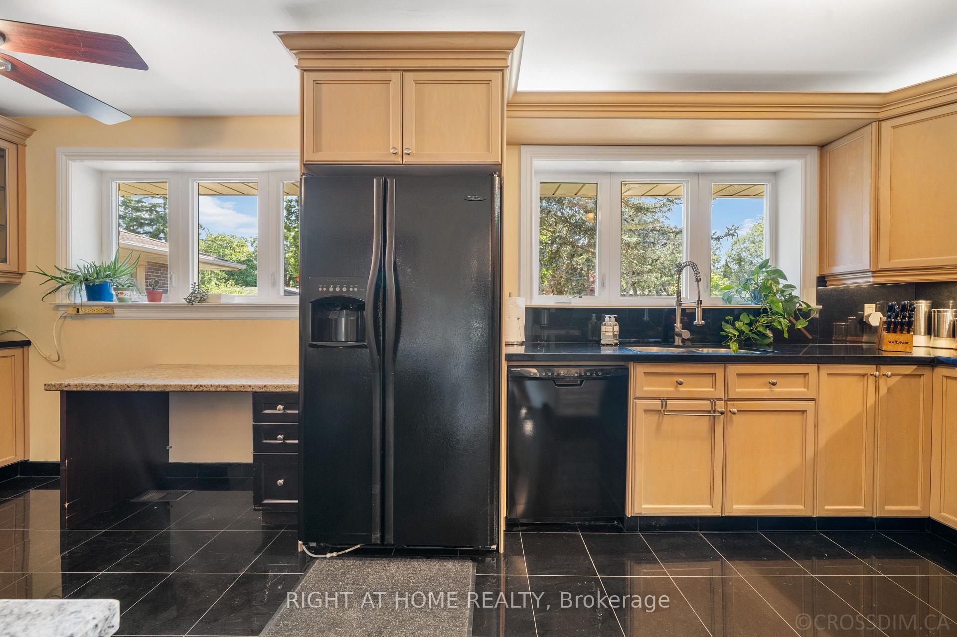 Photo 15 of 39 Grovetree Road, Etobicoke, Thistletown-Beaumonde Heights — HOMEH