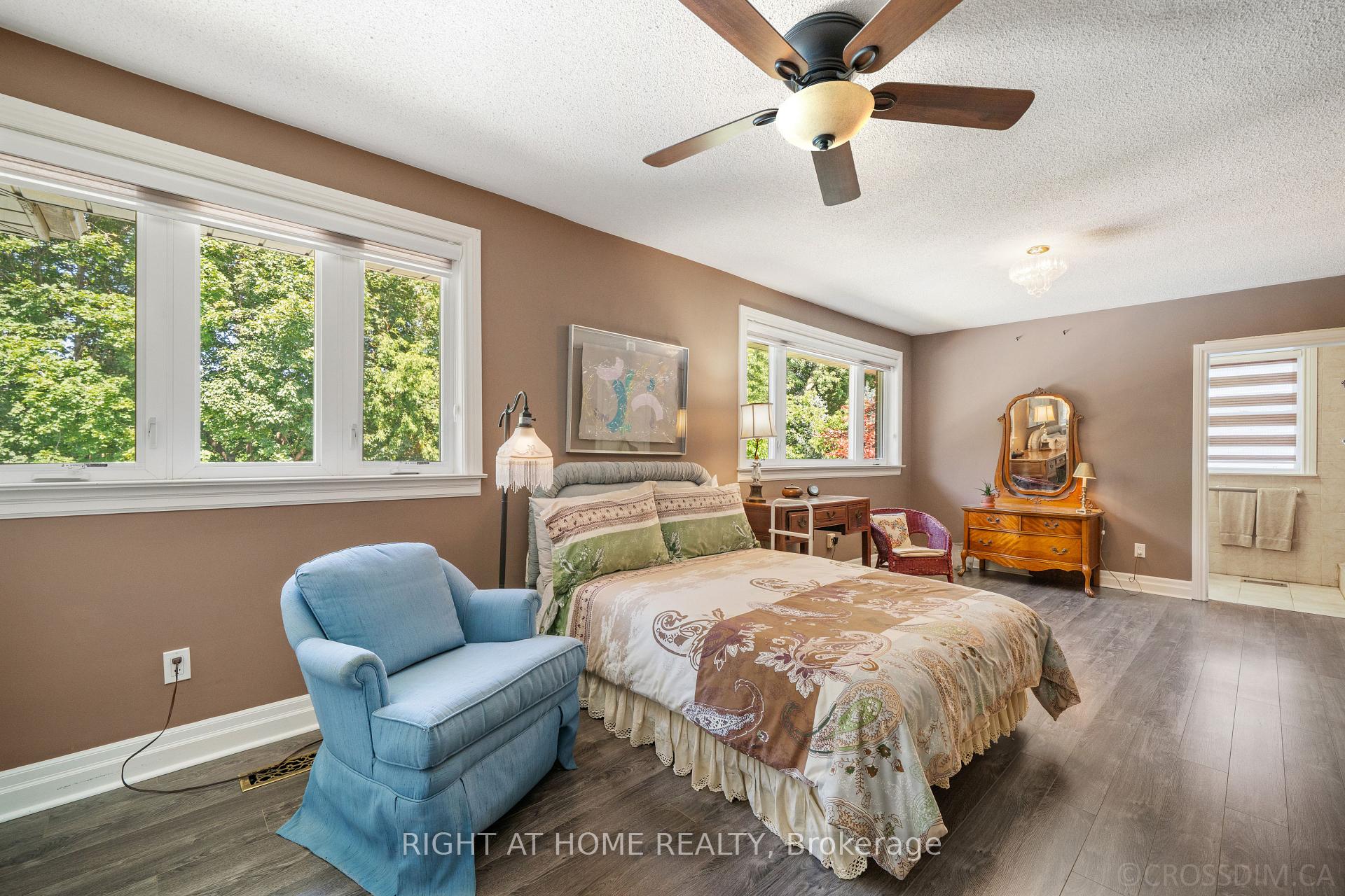 Photo 17 of 39 Grovetree Road, Etobicoke, Thistletown-Beaumonde Heights — HOMEH