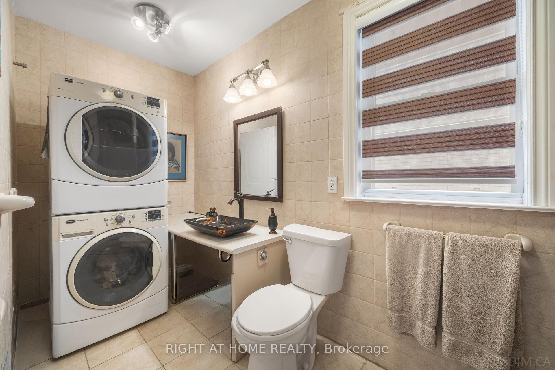 Photo 18 of 39 Grovetree Road, Etobicoke, Thistletown-Beaumonde Heights — HOMEH