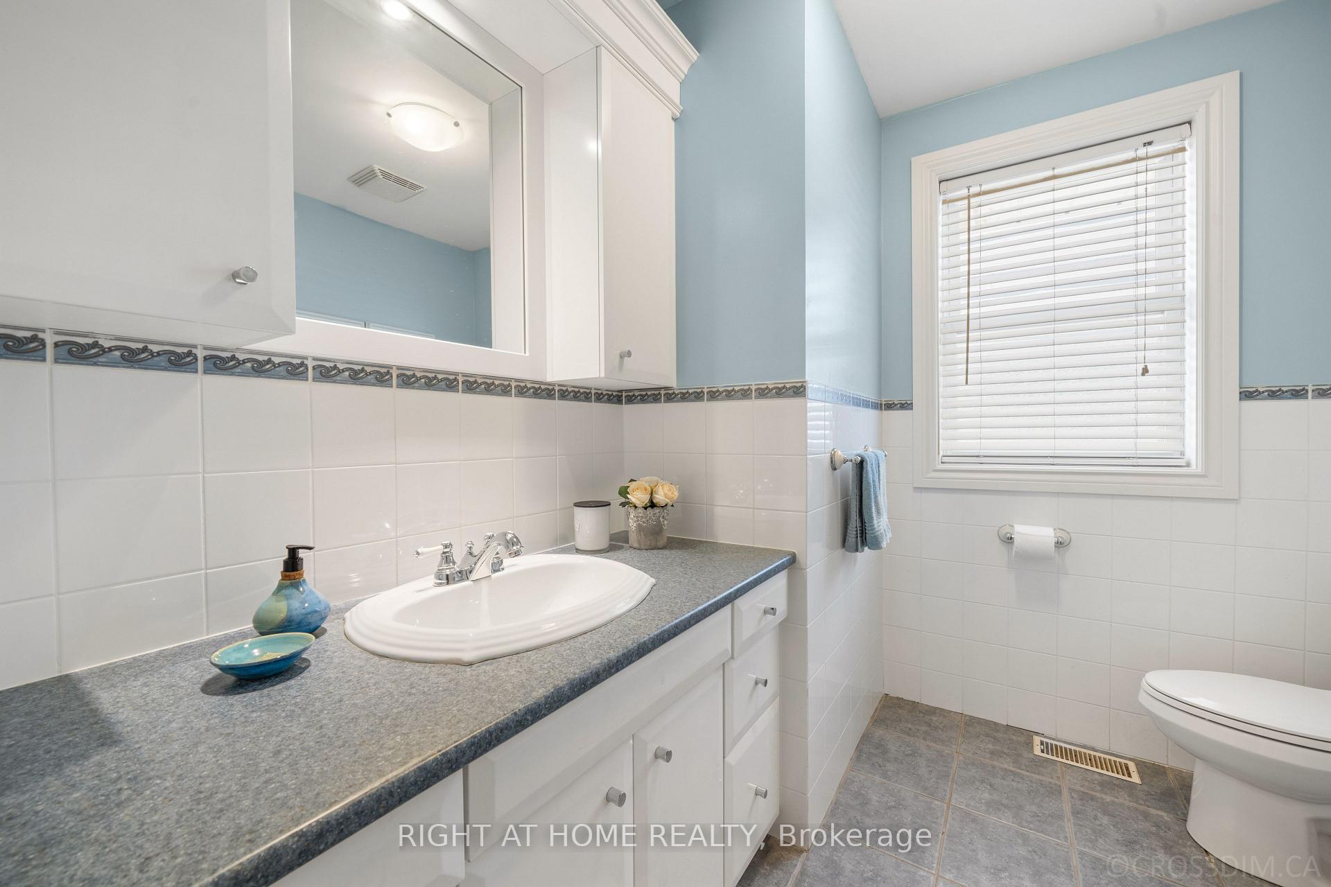 Photo 20 of 39 Grovetree Road, Etobicoke, Thistletown-Beaumonde Heights — HOMEH