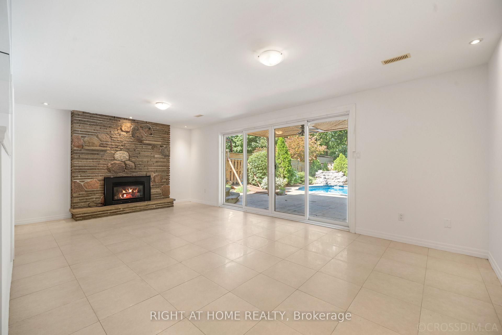 Photo 22 of 39 Grovetree Road, Etobicoke, Thistletown-Beaumonde Heights — HOMEH