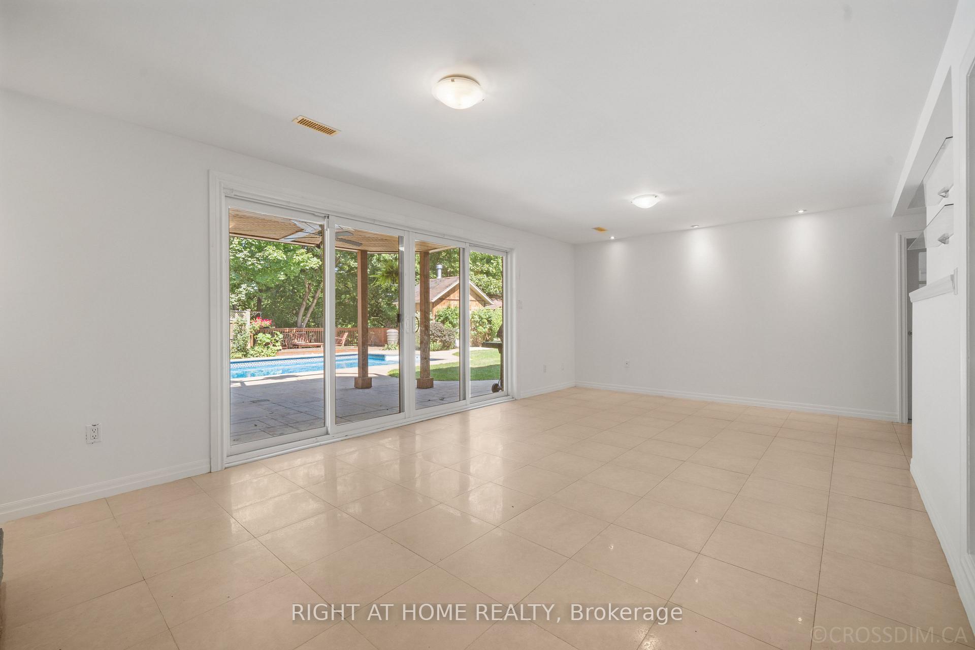 Photo 26 of 39 Grovetree Road, Etobicoke, Thistletown-Beaumonde Heights — HOMEH