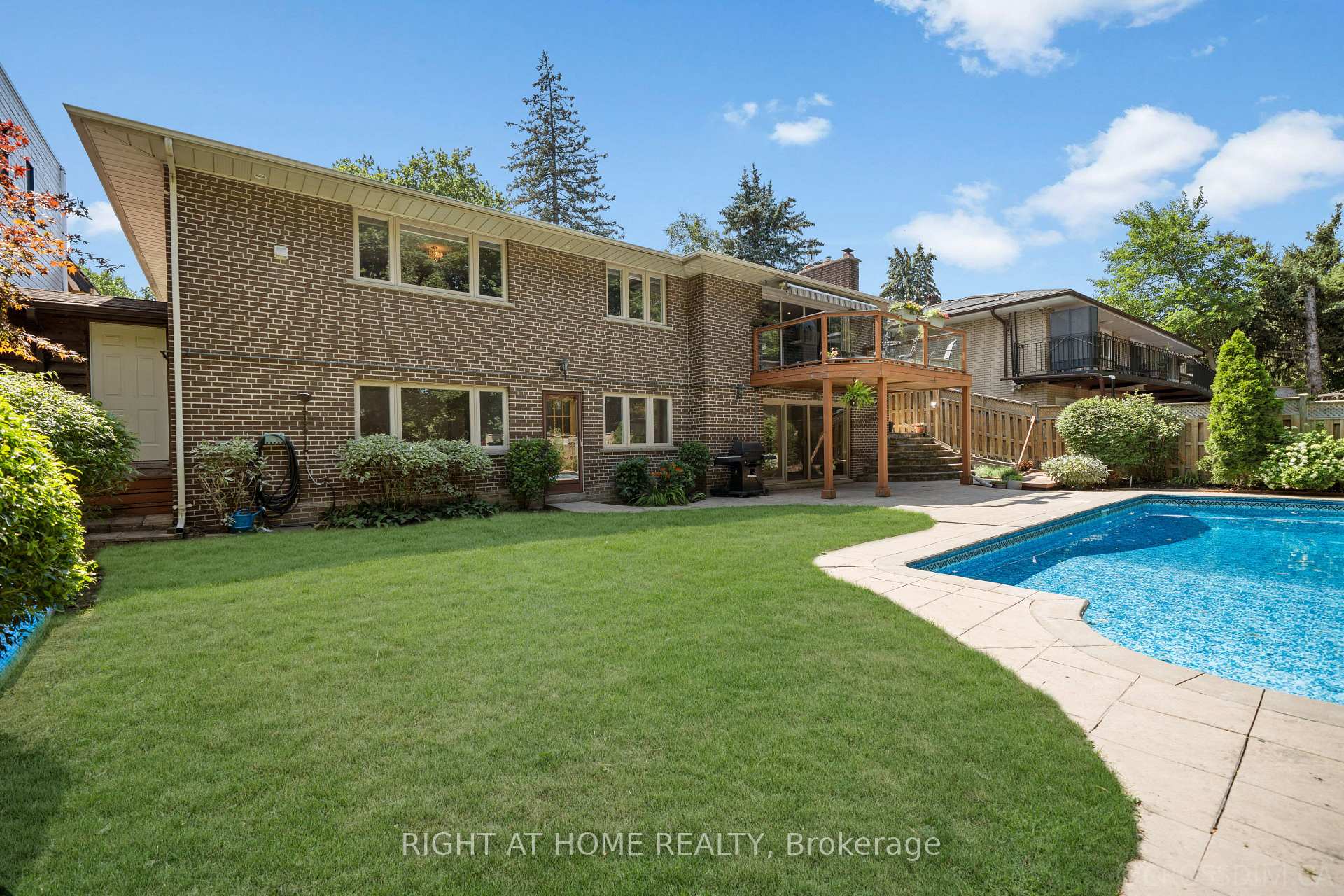 Photo 31 of 39 Grovetree Road, Etobicoke, Thistletown-Beaumonde Heights — HOMEH