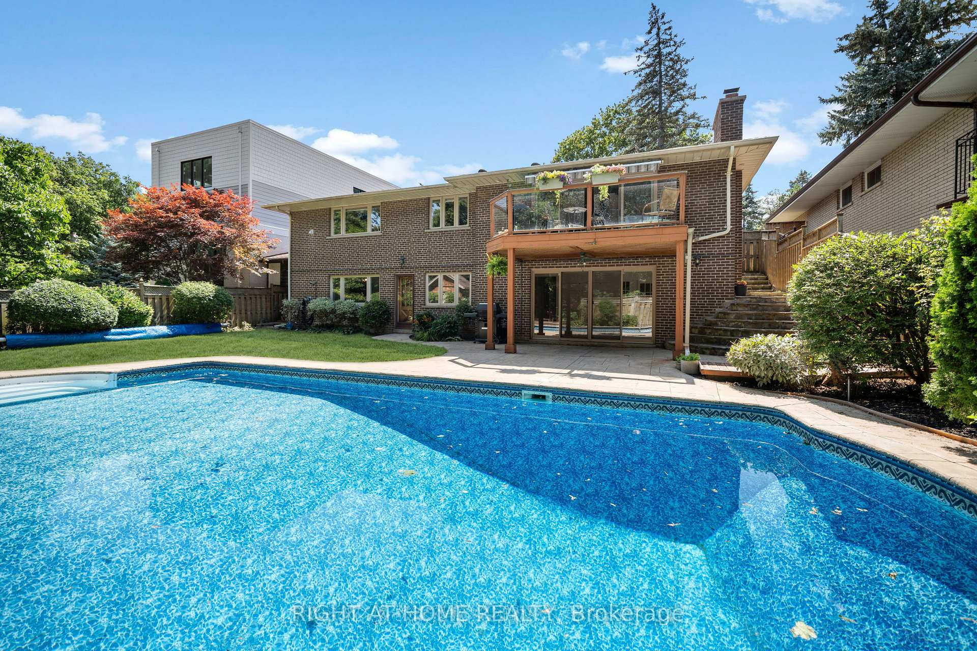 Photo 32 of 39 Grovetree Road, Etobicoke, Thistletown-Beaumonde Heights — HOMEH